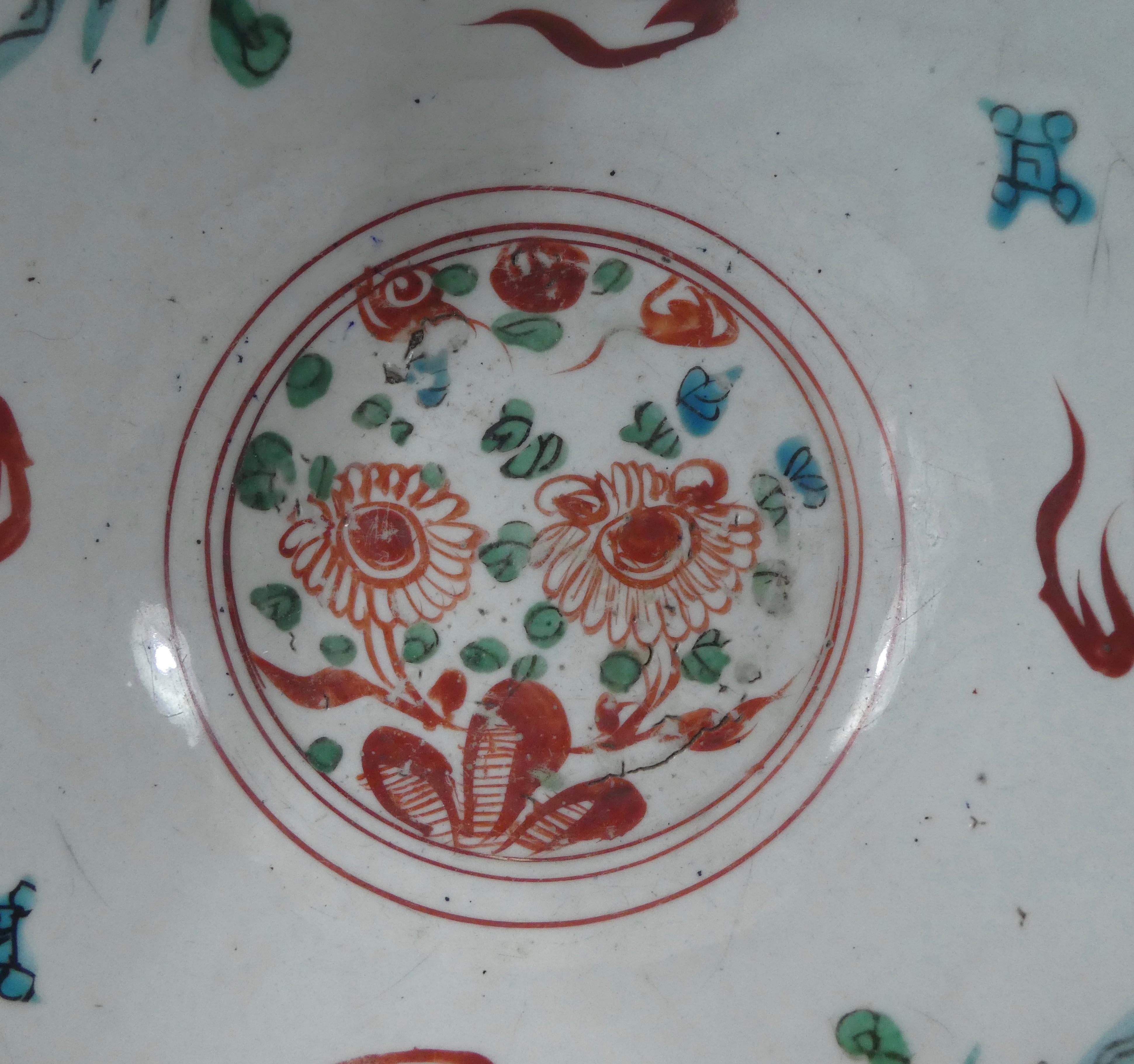 Chinese Swatow Porcelain Large Bowl, circa 1600, Ming Dynasty 8