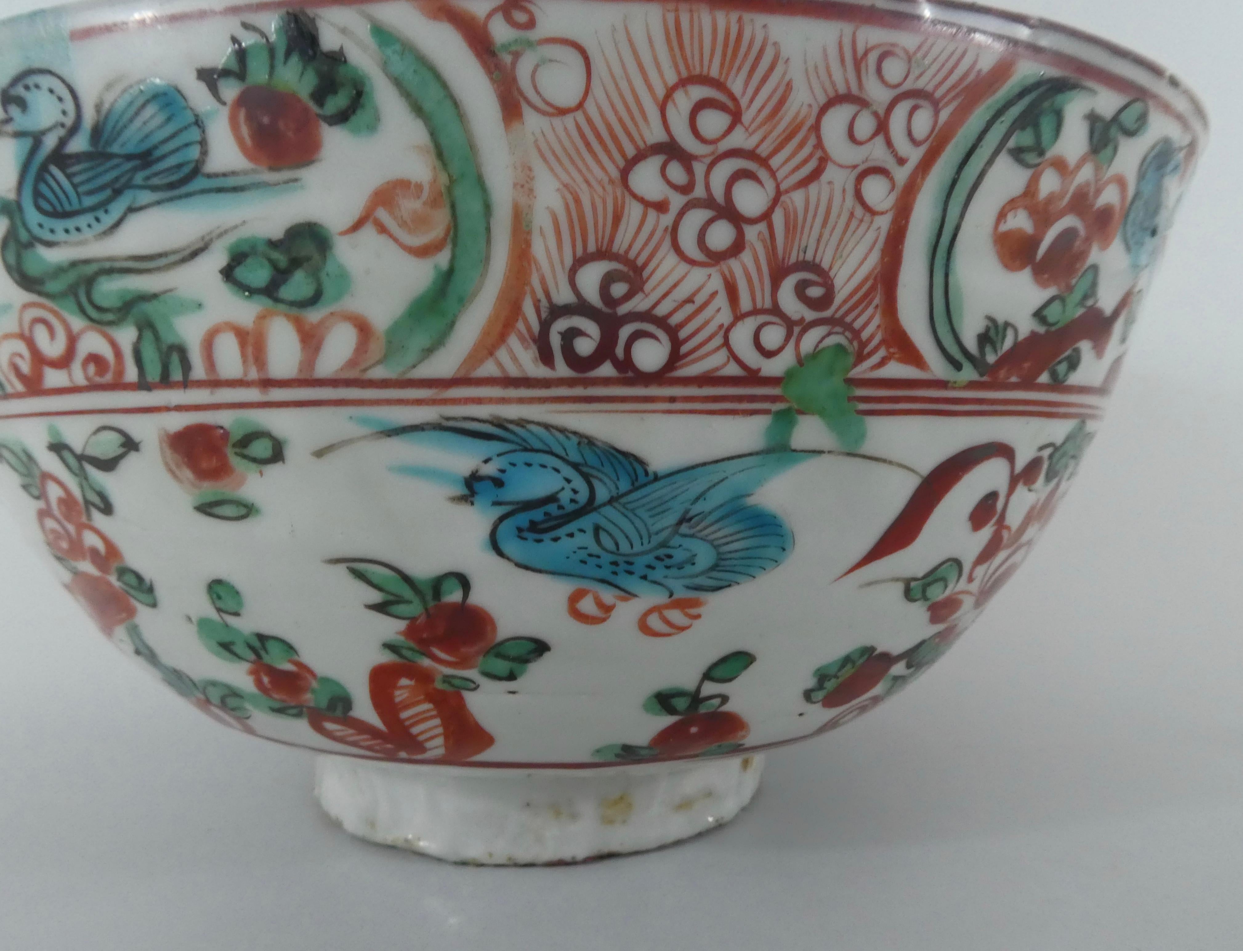 18th Century and Earlier Chinese Swatow Porcelain Large Bowl, circa 1600, Ming Dynasty