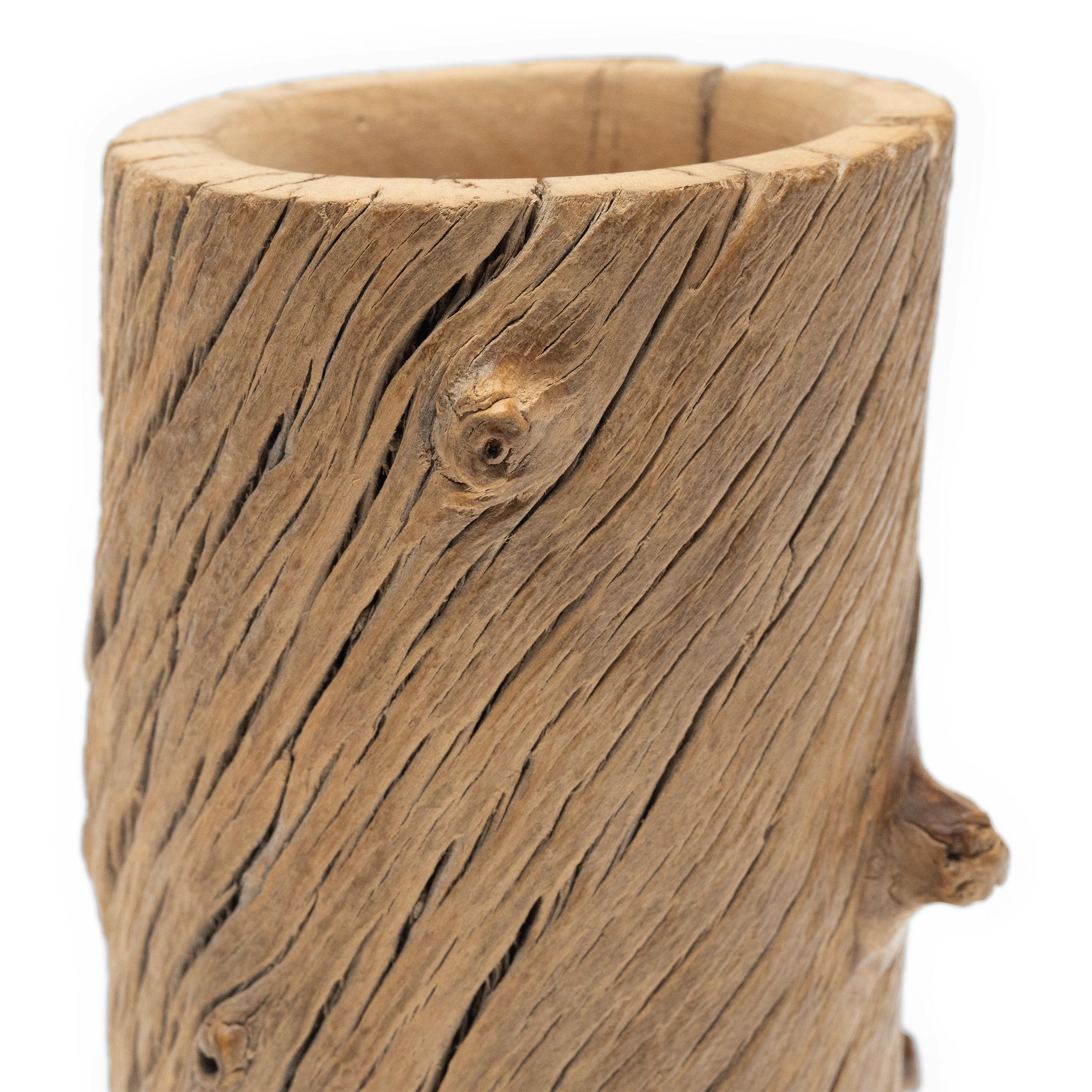 Chinese Swirled Wood Brush Pot In Good Condition For Sale In Chicago, IL