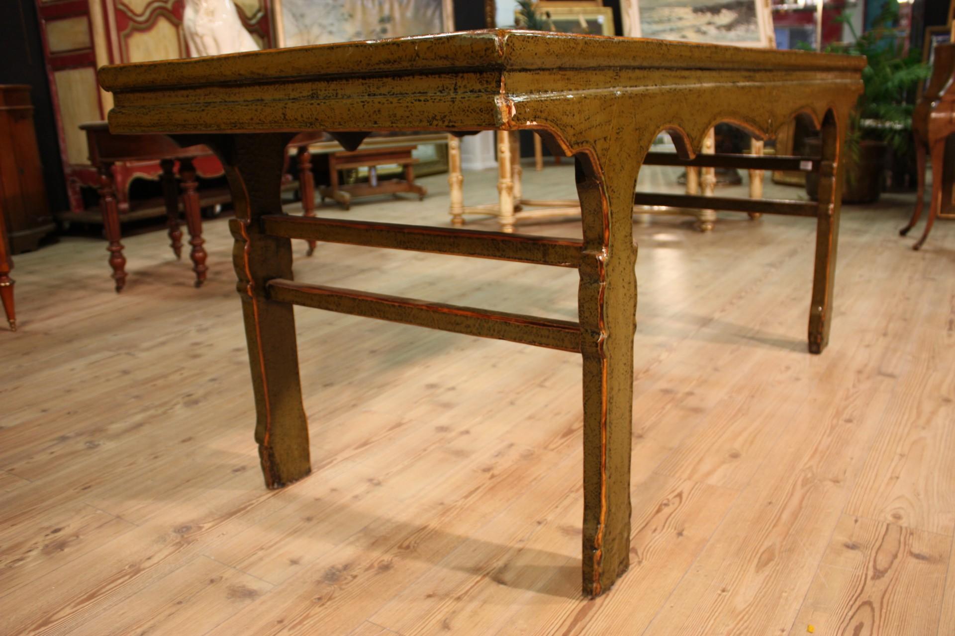 Chinese Table in Lacquered Wood, 20th Century In Good Condition For Sale In London, GB