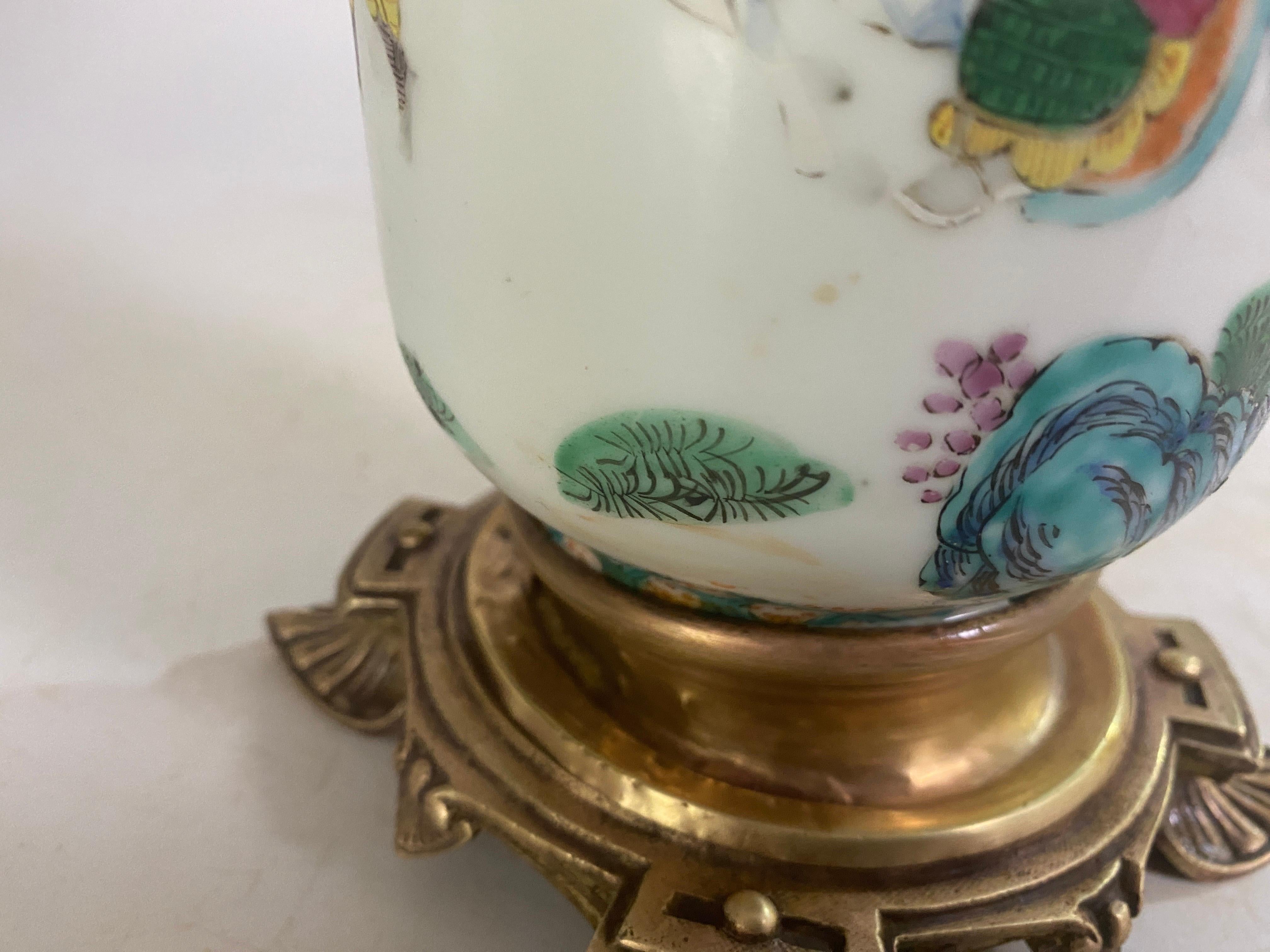 Lampe de table chinoise du XIXe siècle avec monture en laiton, famille rose du XIXe siècle en vente 6