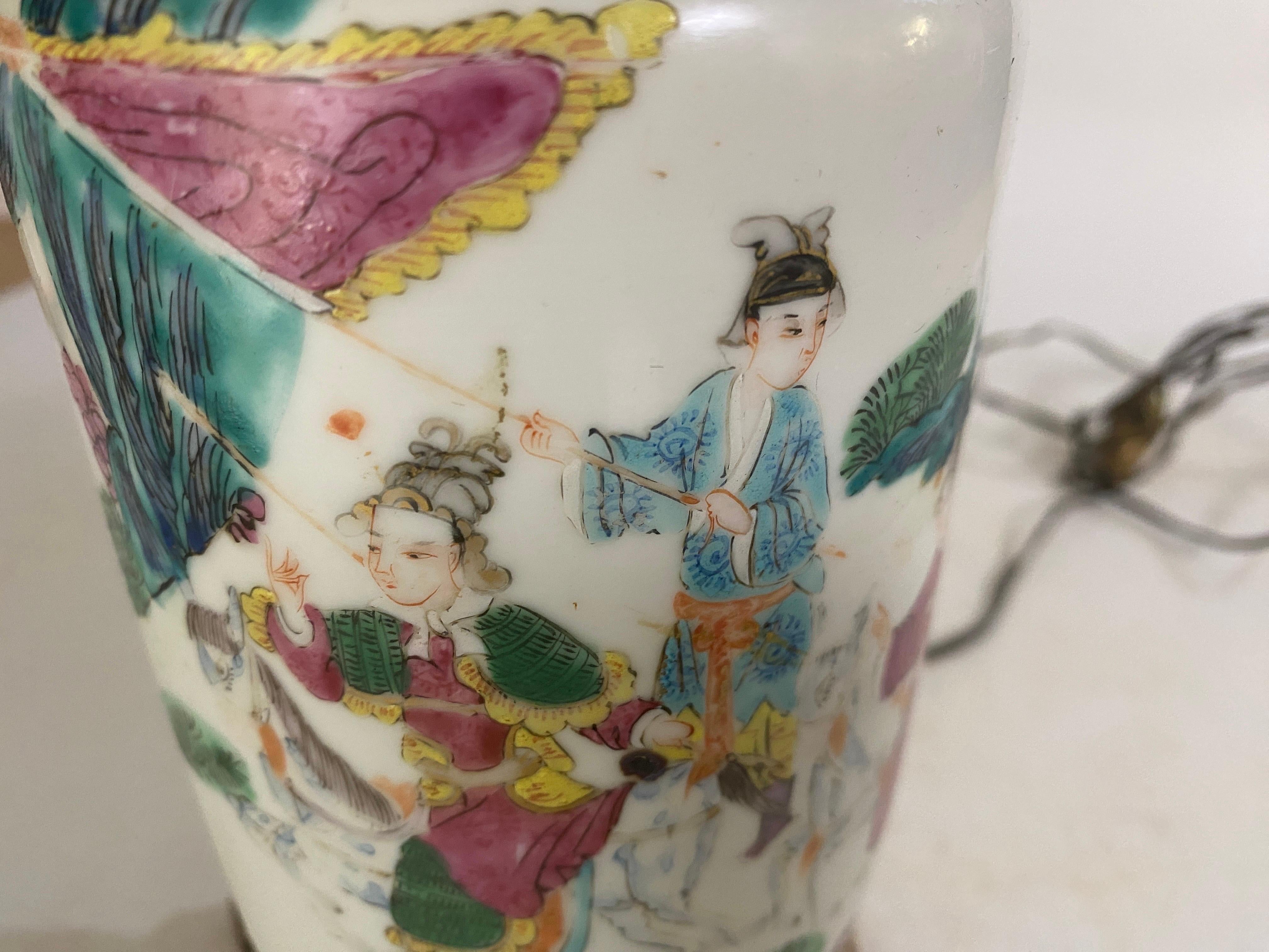 Lampe de table chinoise du XIXe siècle avec monture en laiton, famille rose du XIXe siècle en vente 9