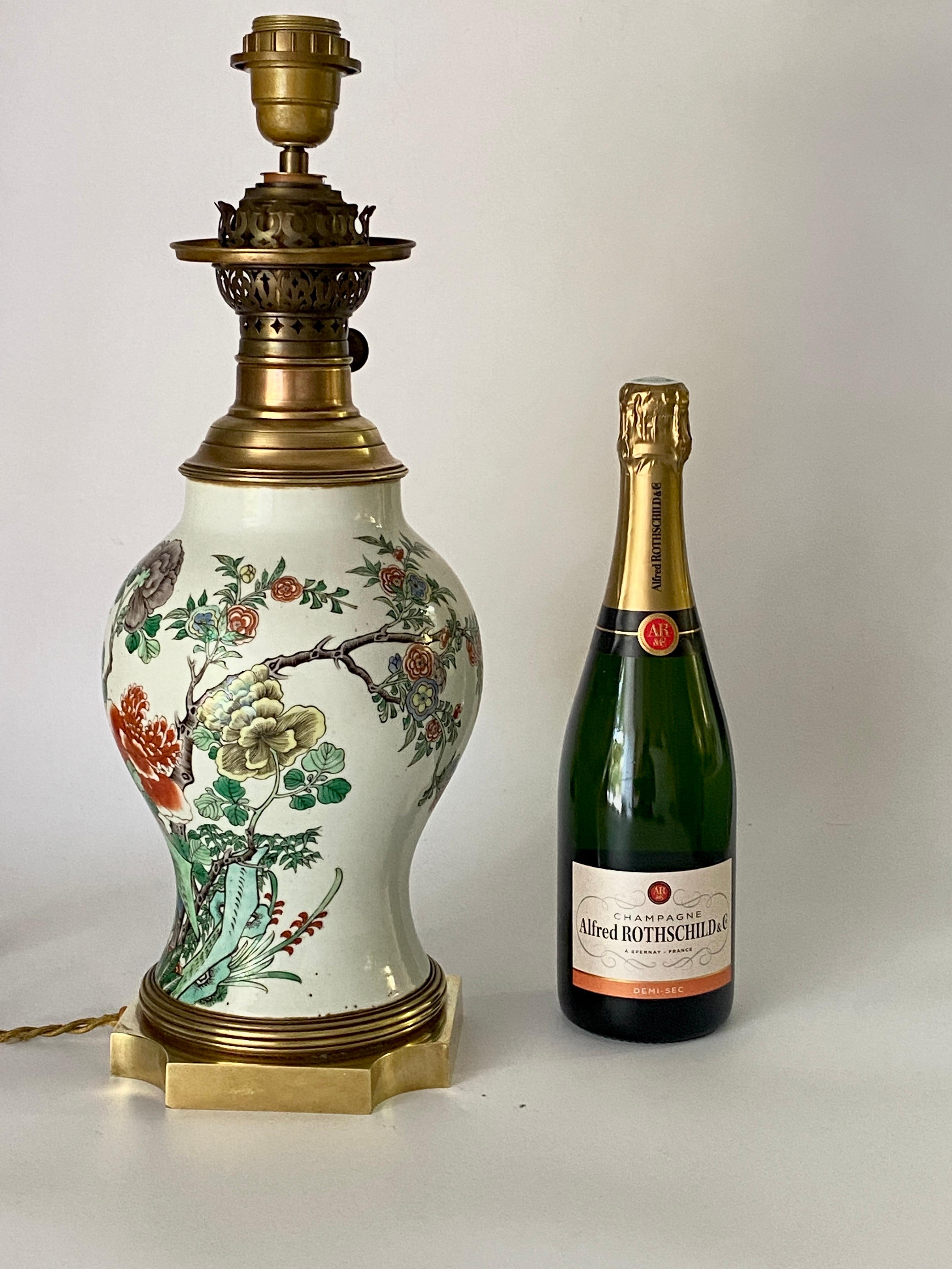 Chinese Table Lamp, 19th Century with Brass Mount, 19th Century Famille Rose In Good Condition For Sale In Auribeau sur Siagne, FR