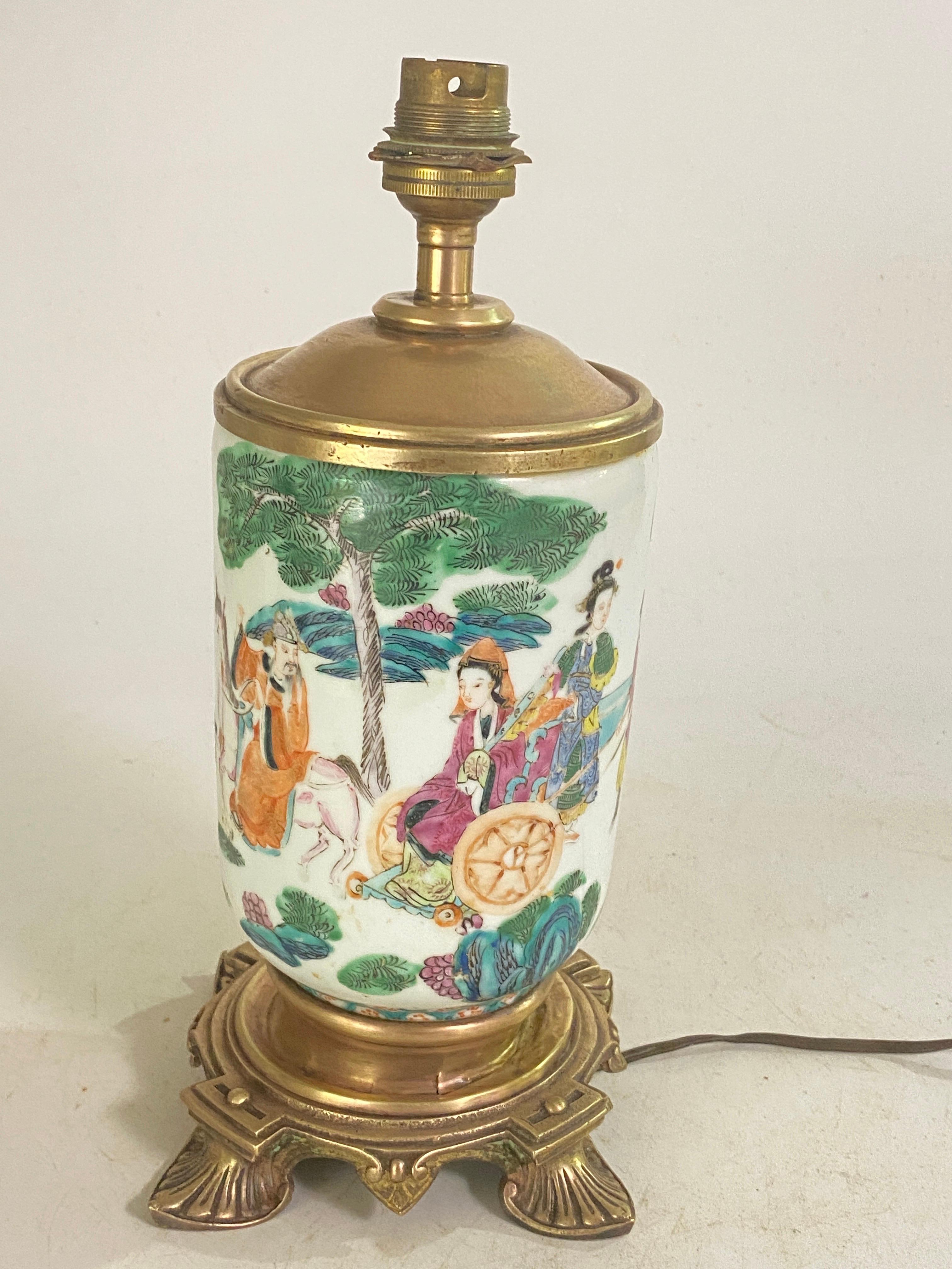 Chinesische Tischlampe, 19. Jahrhundert mit Messingbeschlägen, Famille Rose, 19. Jahrhundert im Angebot 3