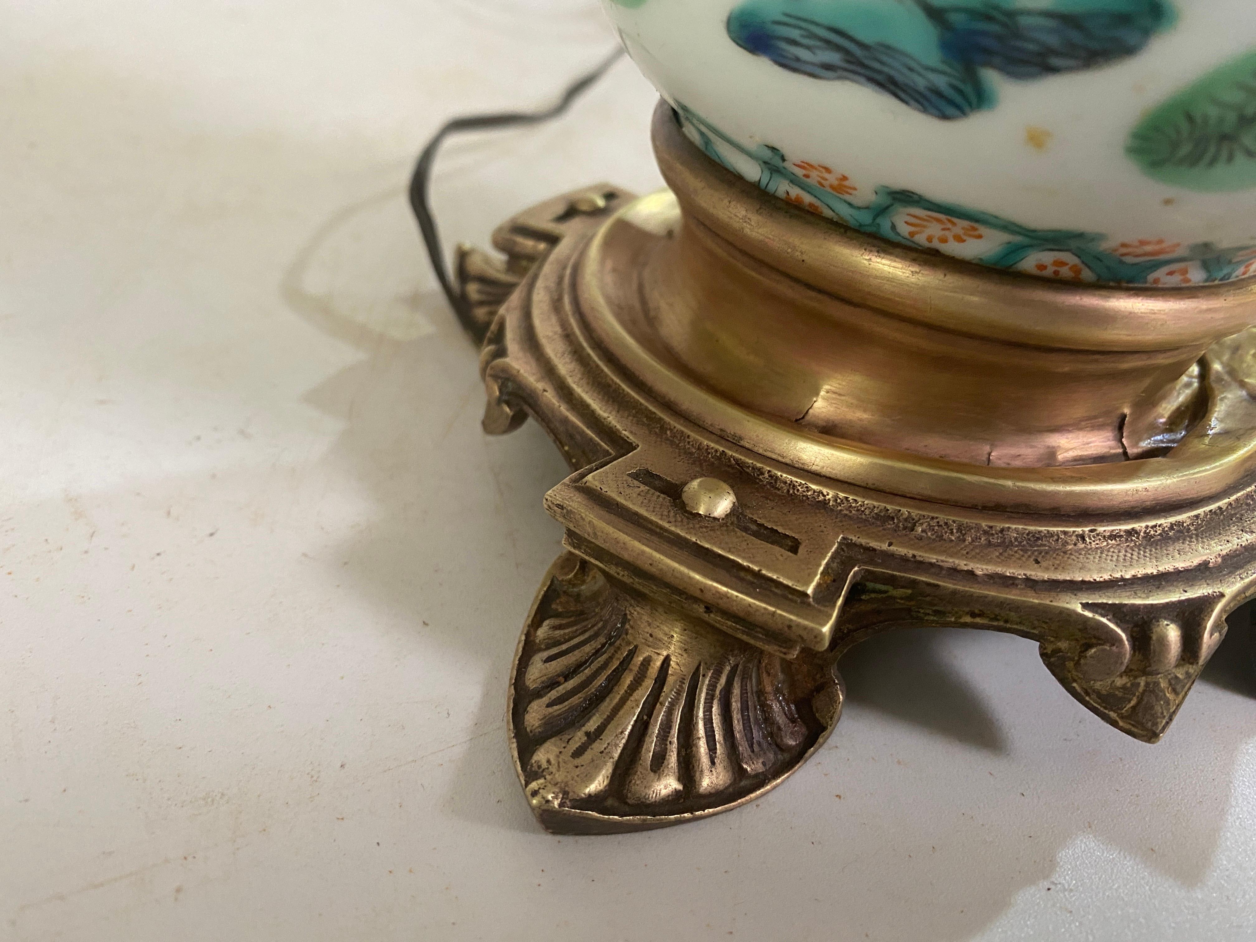 Lampe de table chinoise du XIXe siècle avec monture en laiton, famille rose du XIXe siècle en vente 5
