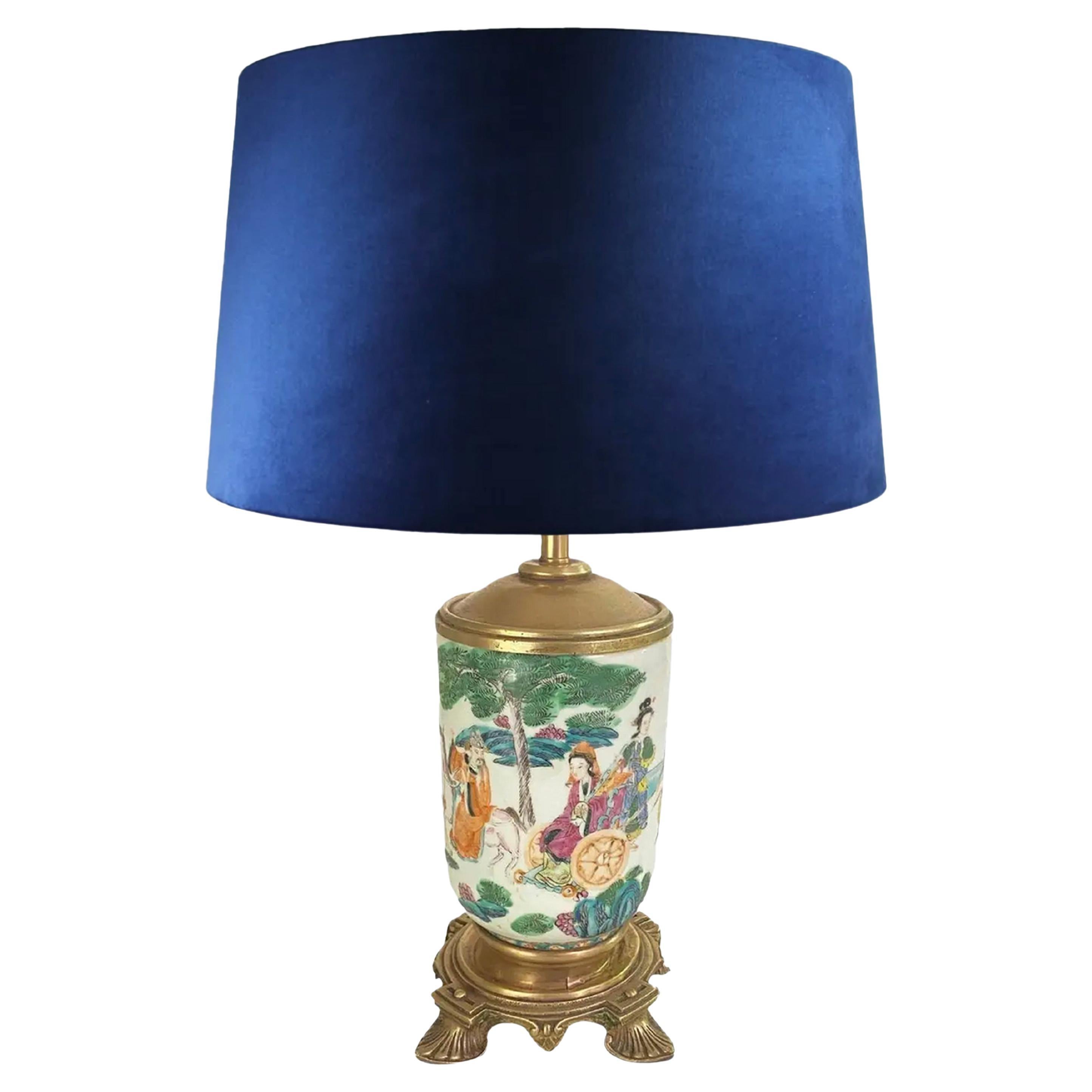 Lampe de table chinoise du XIXe siècle avec monture en laiton, famille rose du XIXe siècle en vente