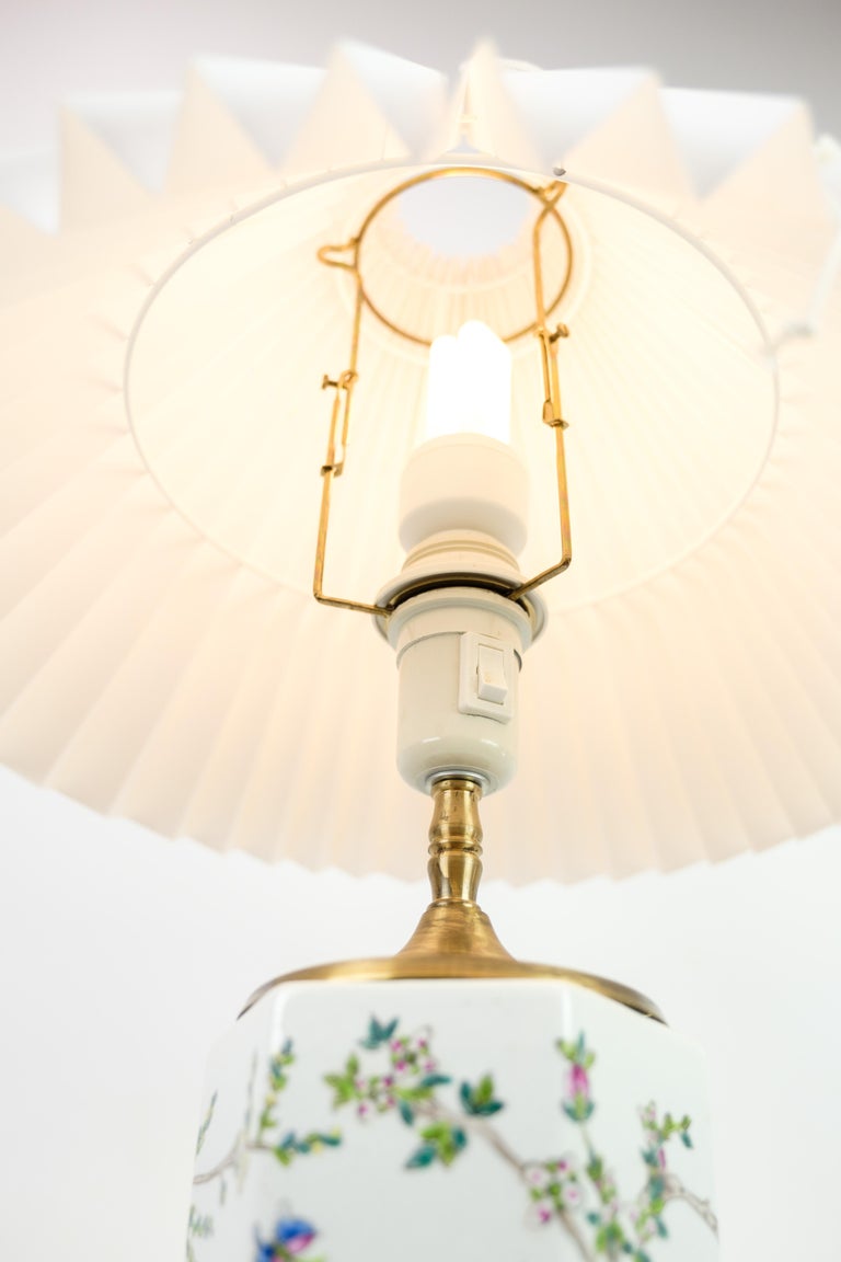 Xian Complete Table Lamp with White Shade