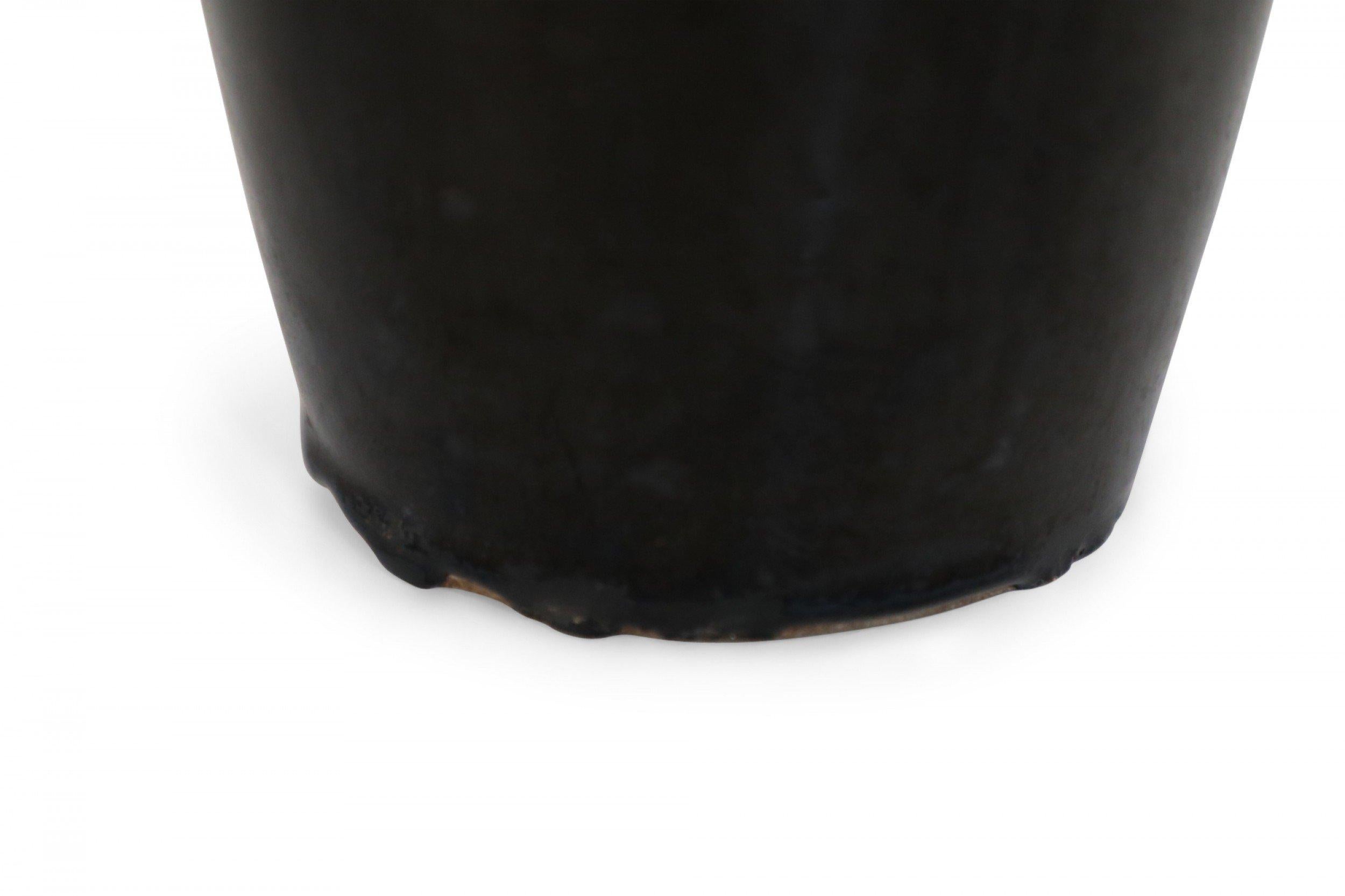 Cinese Vaso cinese alto di porcellana smaltata nera in vendita