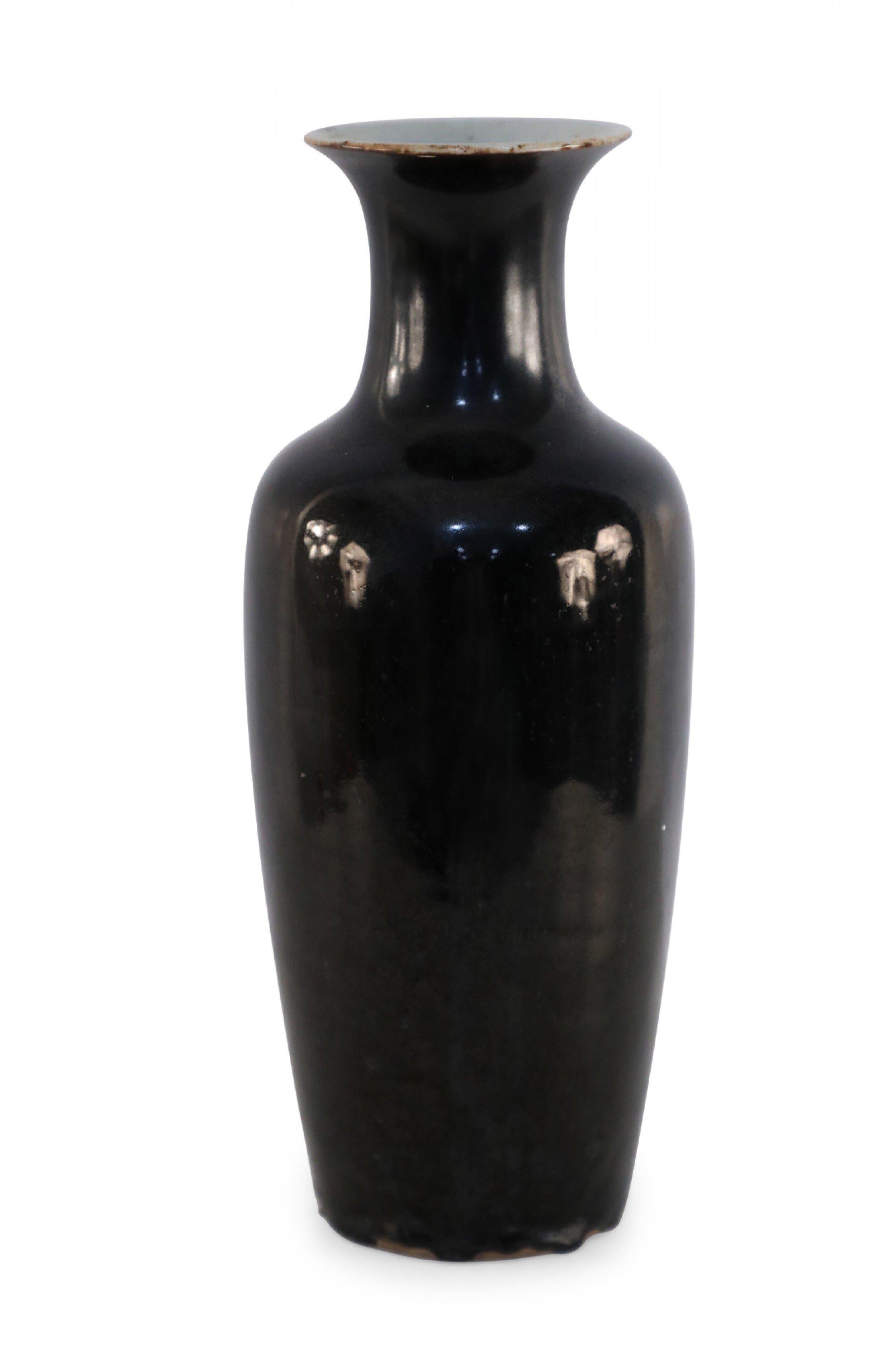 XX secolo Vaso cinese alto di porcellana smaltata nera in vendita