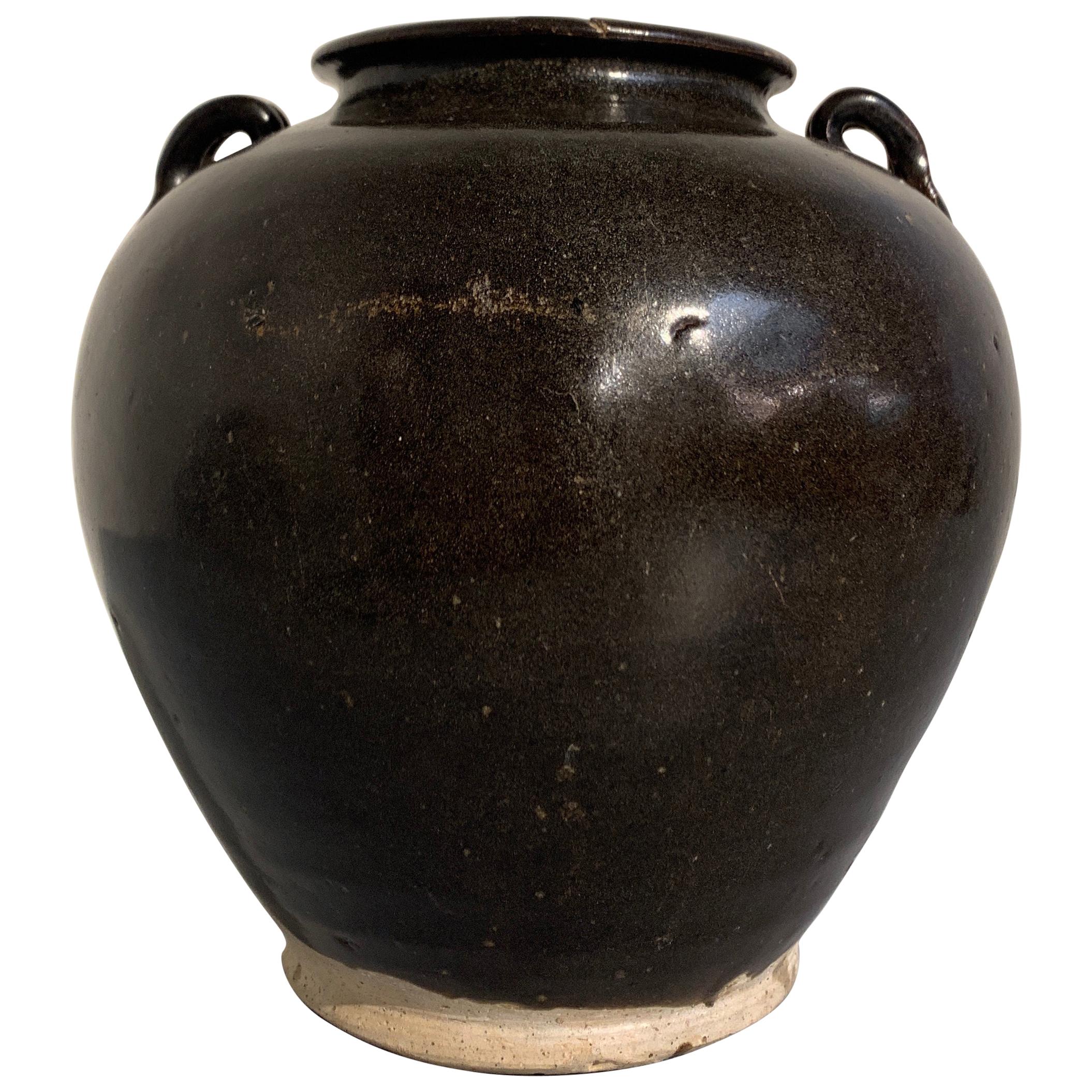 Vaso cinese della dinastia Tang smaltato di marrone con manici a ansa, IX-X secolo