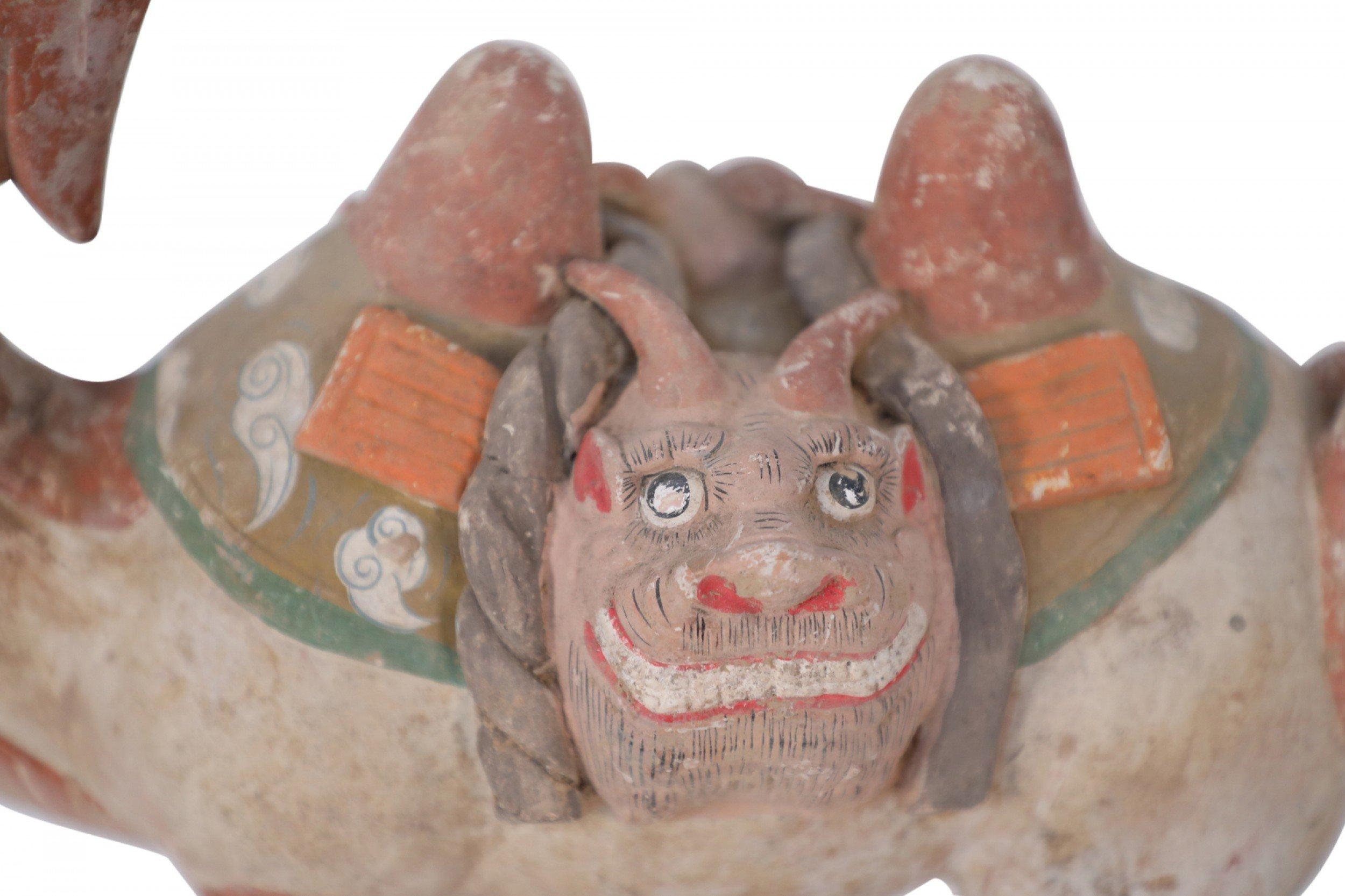 Figura di tomba in terracotta di cammello bactriano in stile Tang Dynasty cinese in vendita 4