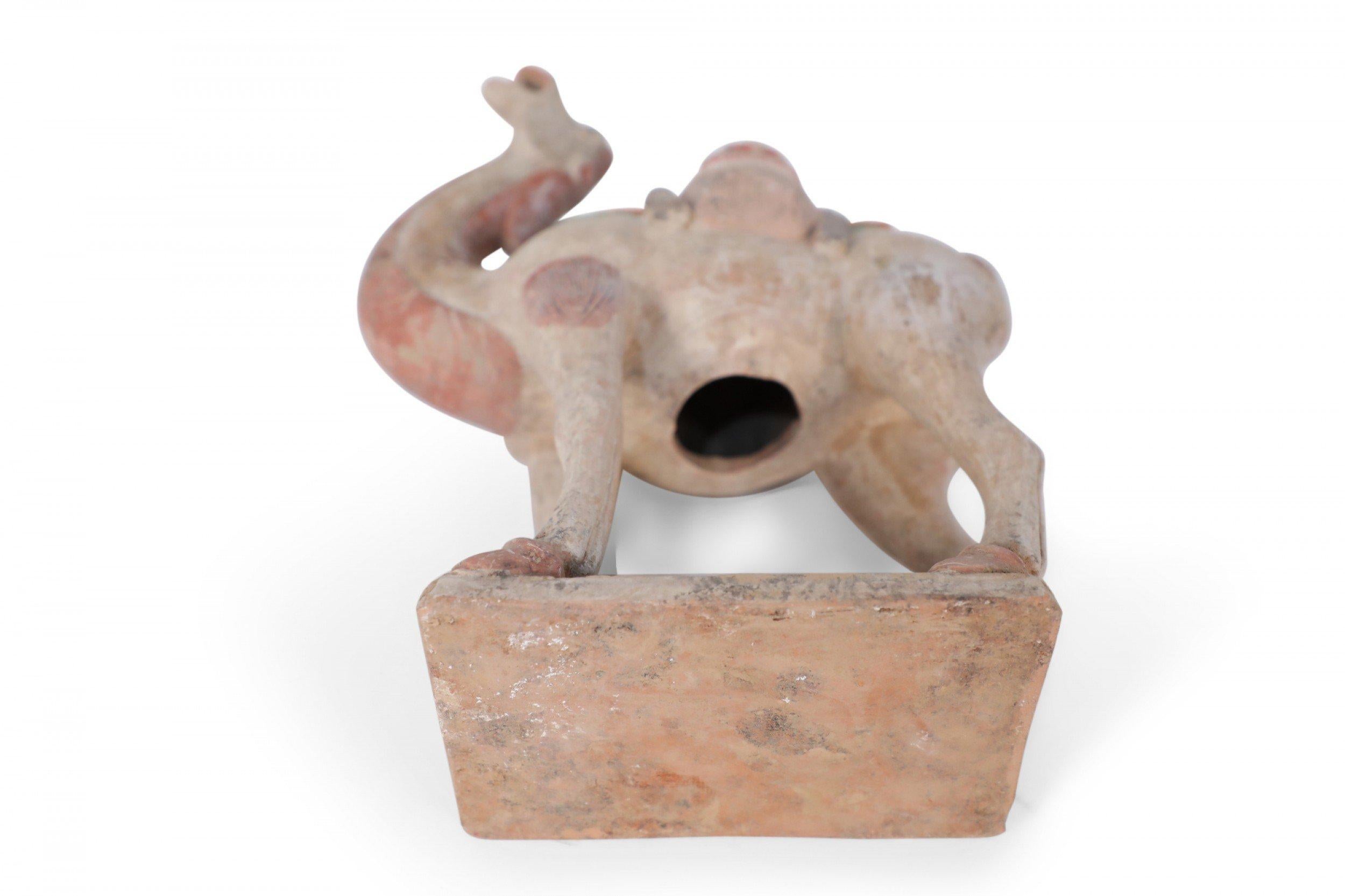 Figura di tomba in terracotta di cammello bactriano in stile Tang Dynasty cinese in vendita 7