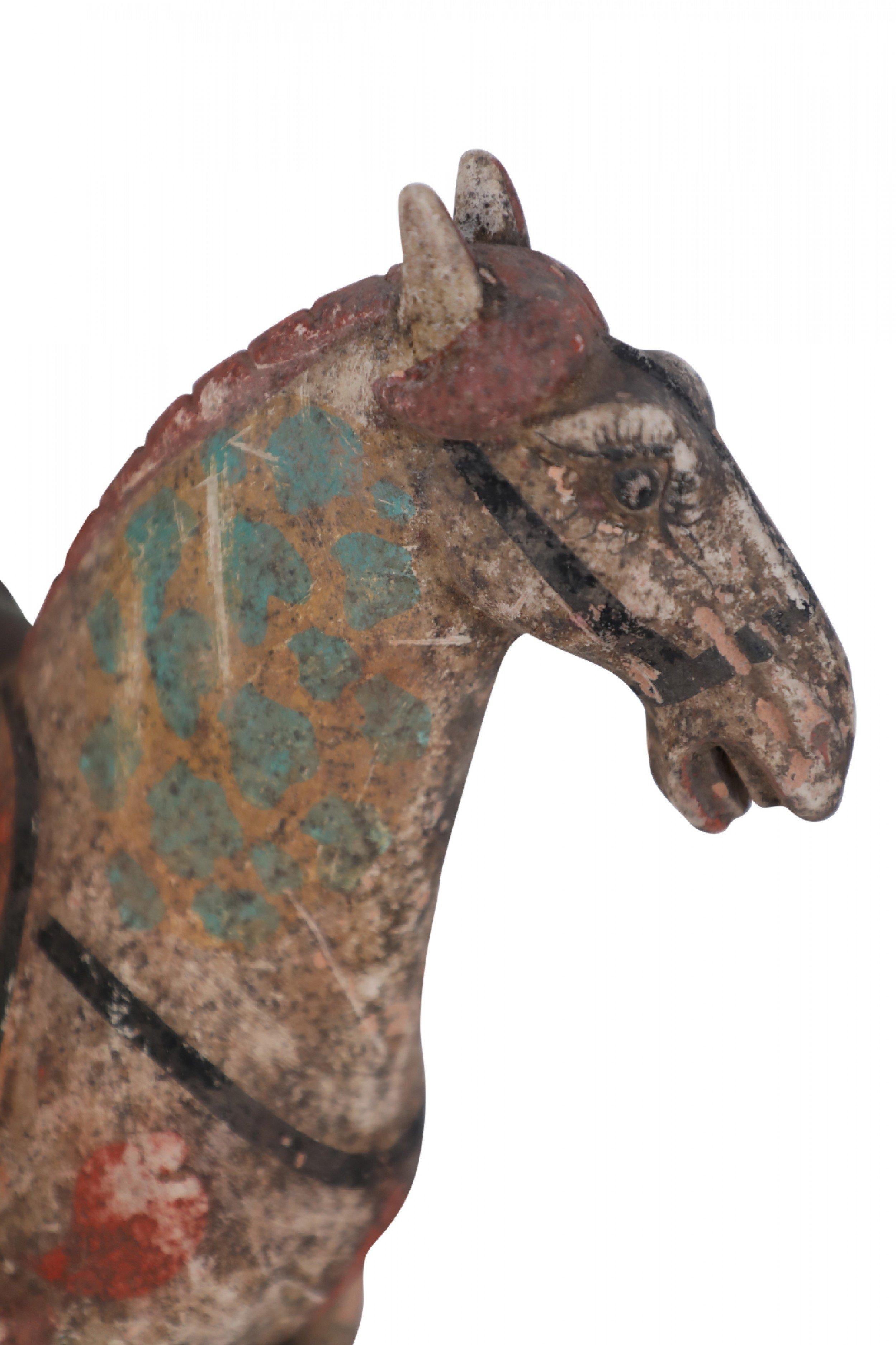 Chinesische Terrakotta-Töpferwaren-Figur eines Mannes und eines Pferdes im Stil der Tang-Dynastie im Angebot 4