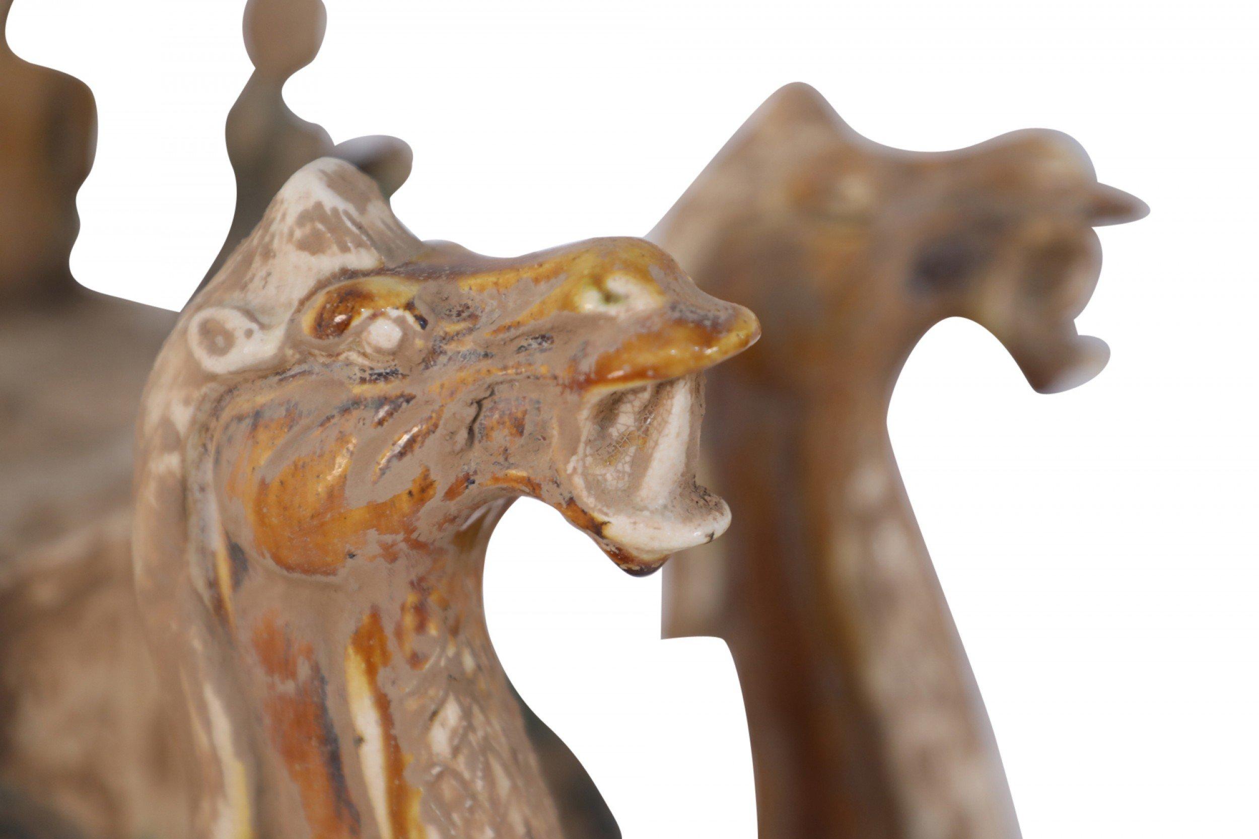 Cammelli smaltati in stile Tang Dynasty cinese con figure di tombe di musicisti in vendita 5