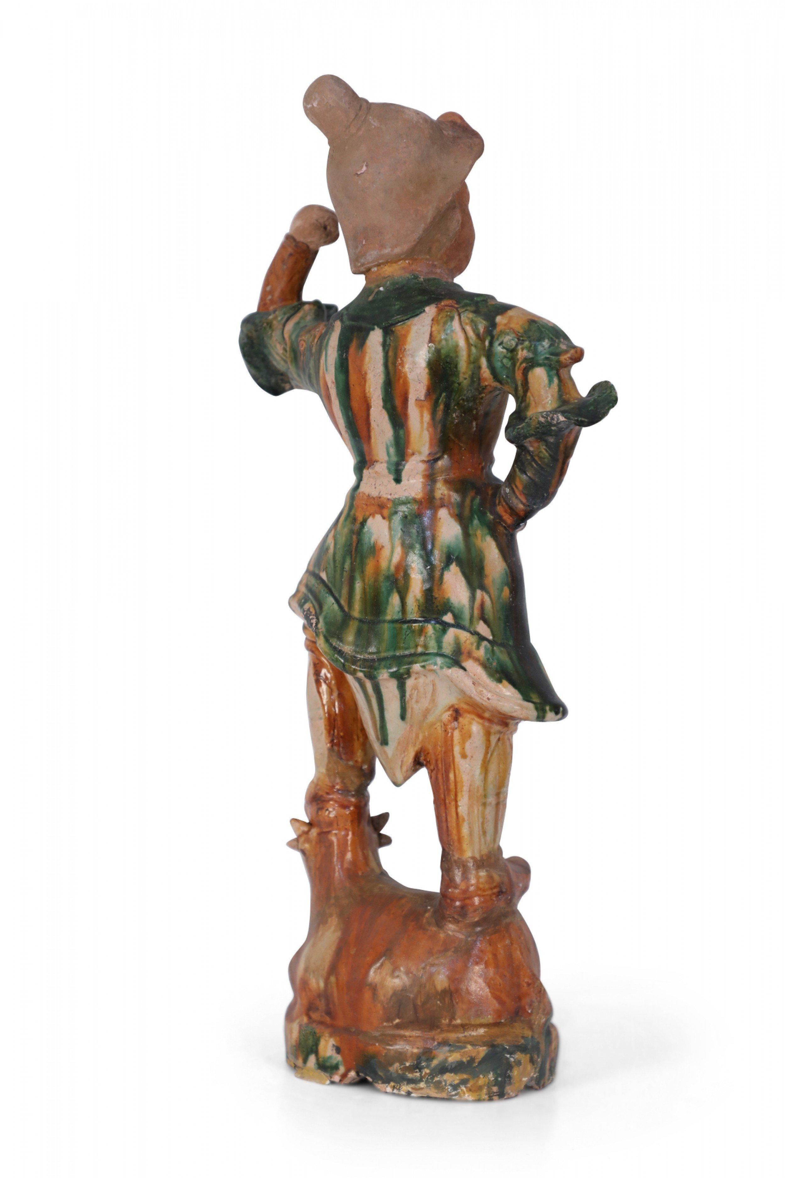 XX secolo Guardiano di tomba in terracotta smaltata in stile Tang Dynasty cinese Sancai in vendita