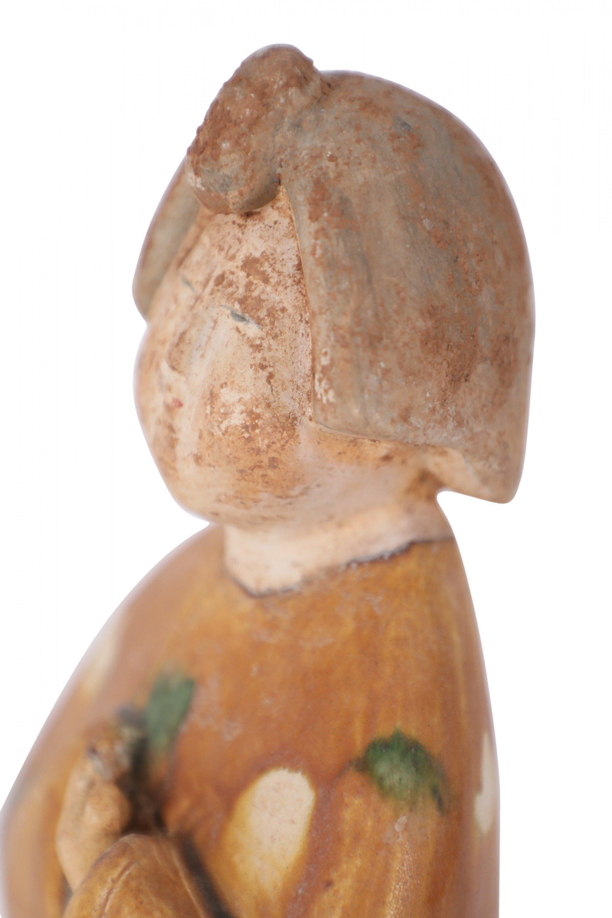 Figura di donna in terracotta smaltata in stile Tang Dynasty cinese Sancai in vendita 6