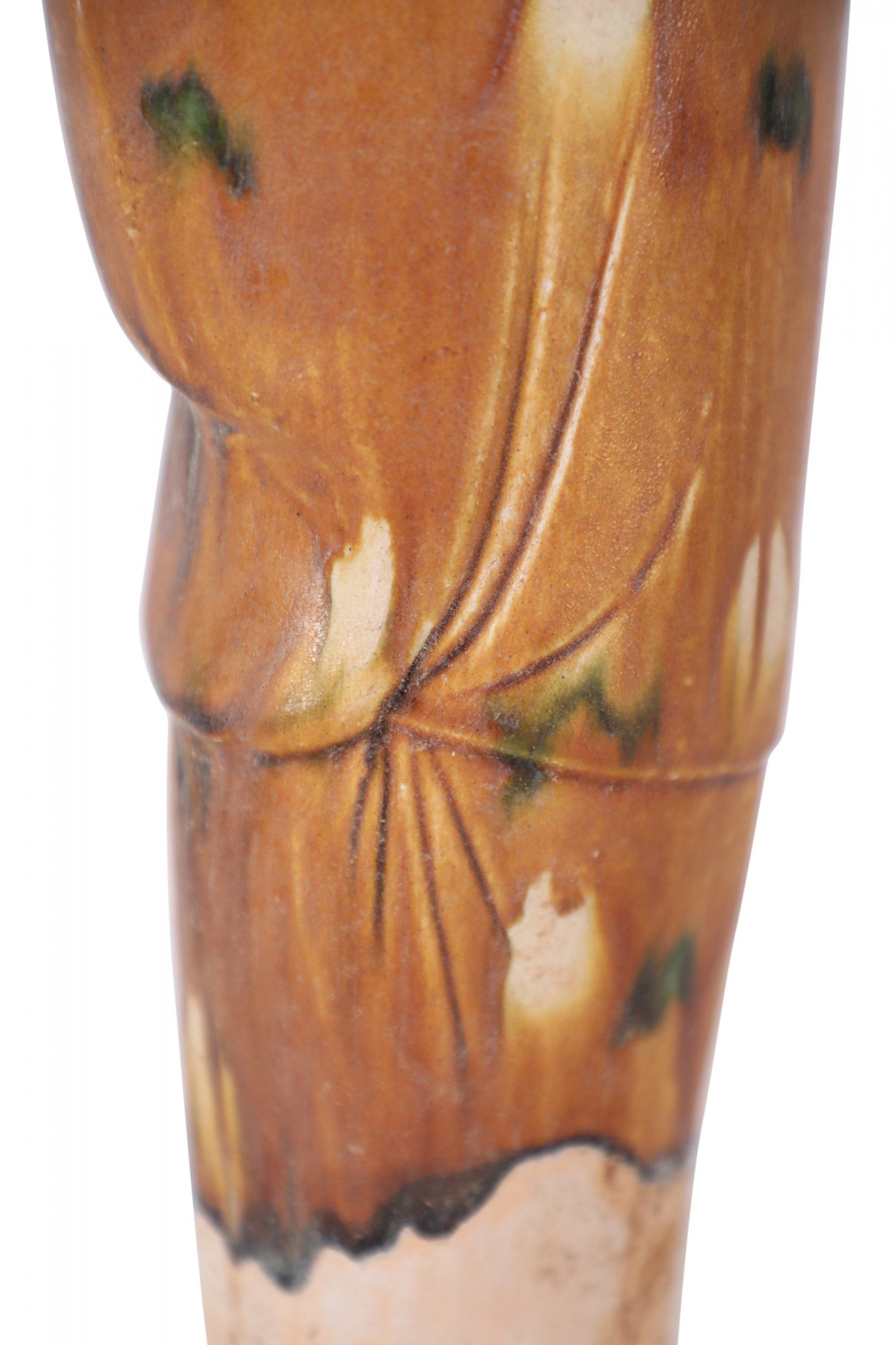 Figura di donna in terracotta smaltata in stile Tang Dynasty cinese Sancai in vendita 7