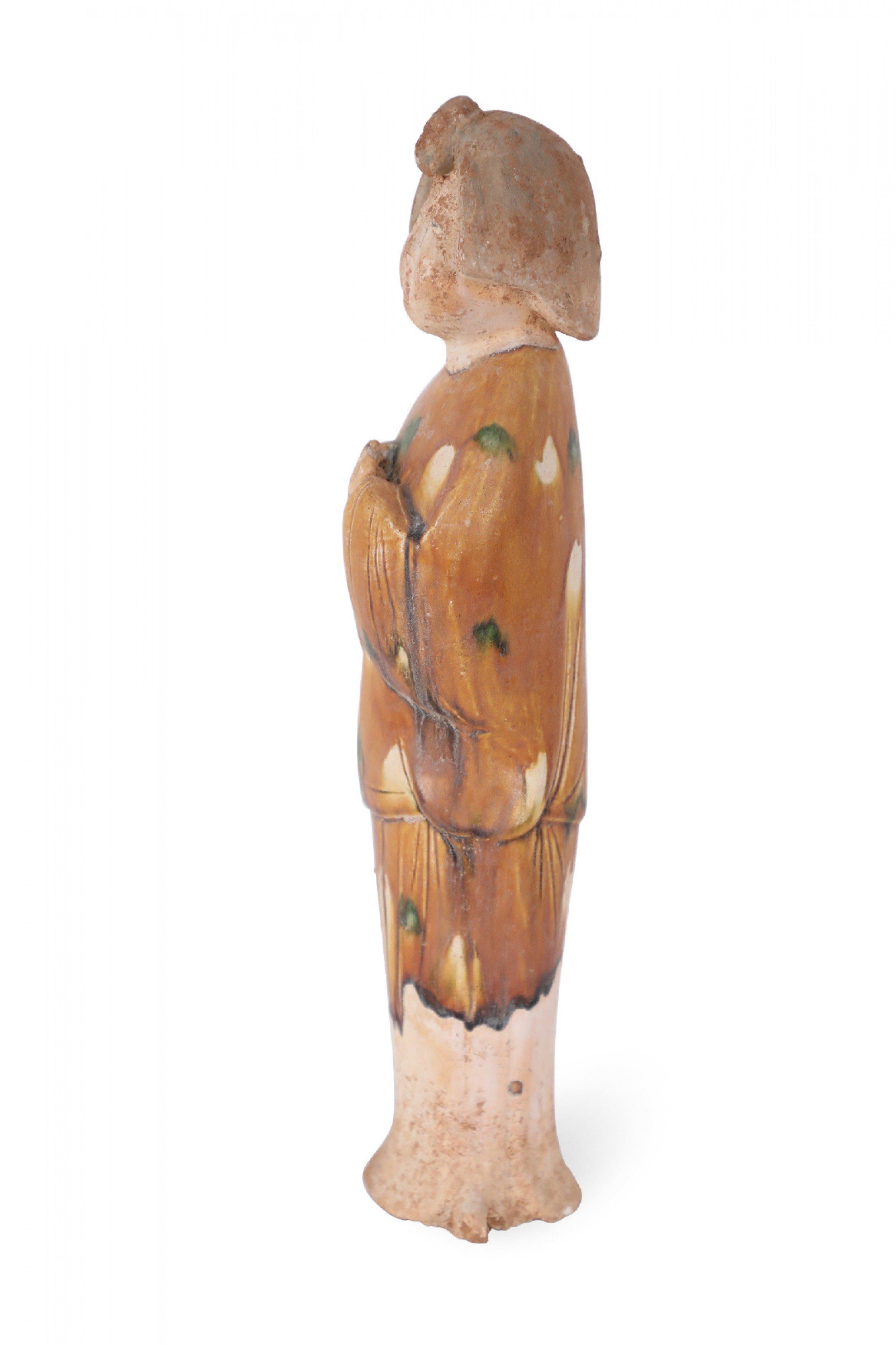 Esportazione cinese Figura di donna in terracotta smaltata in stile Tang Dynasty cinese Sancai in vendita