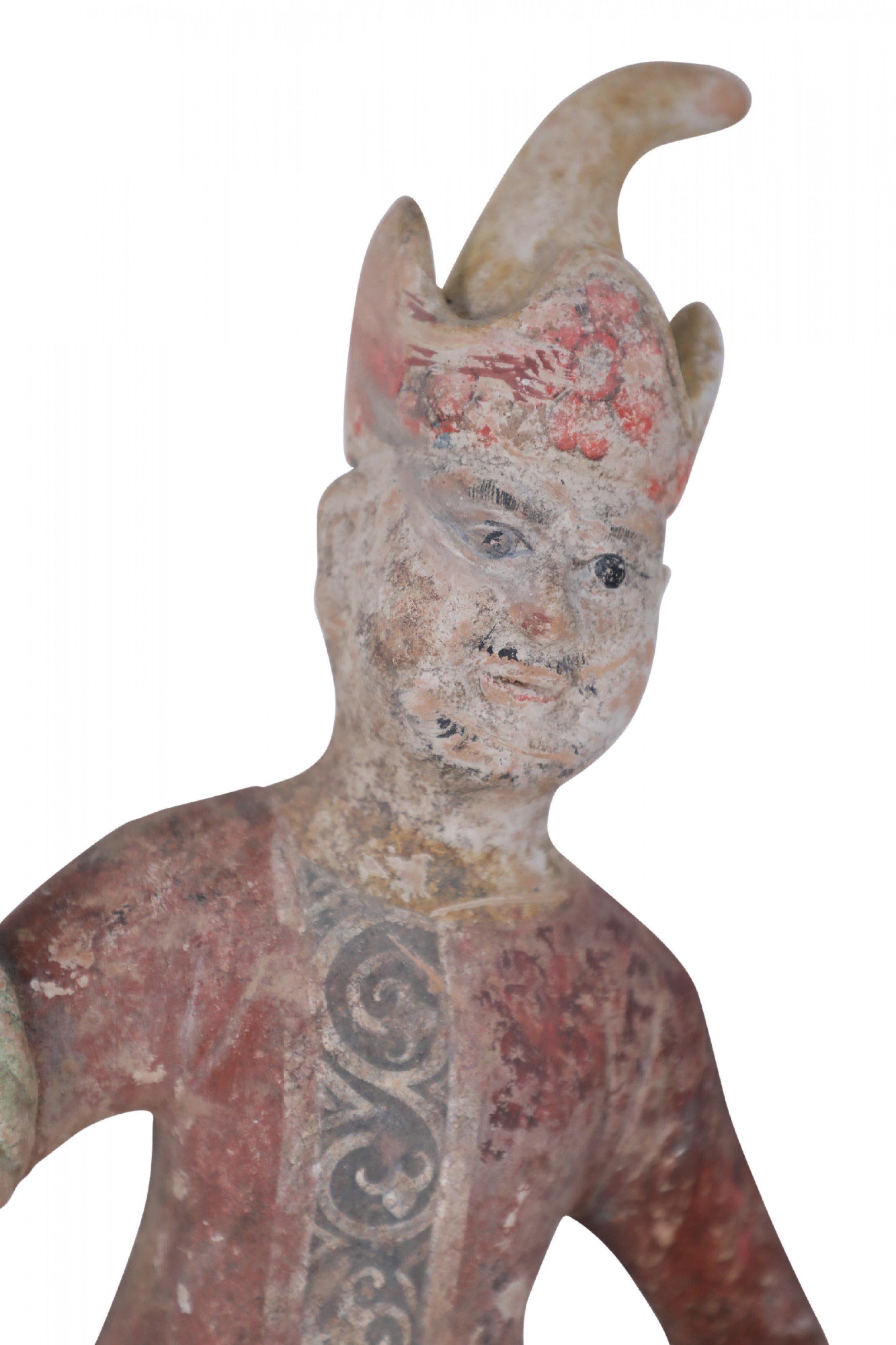 Chinesische Huren-Töpfer-Figur aus Terrakotta im Stil der Tang-Dynastie im Angebot 4