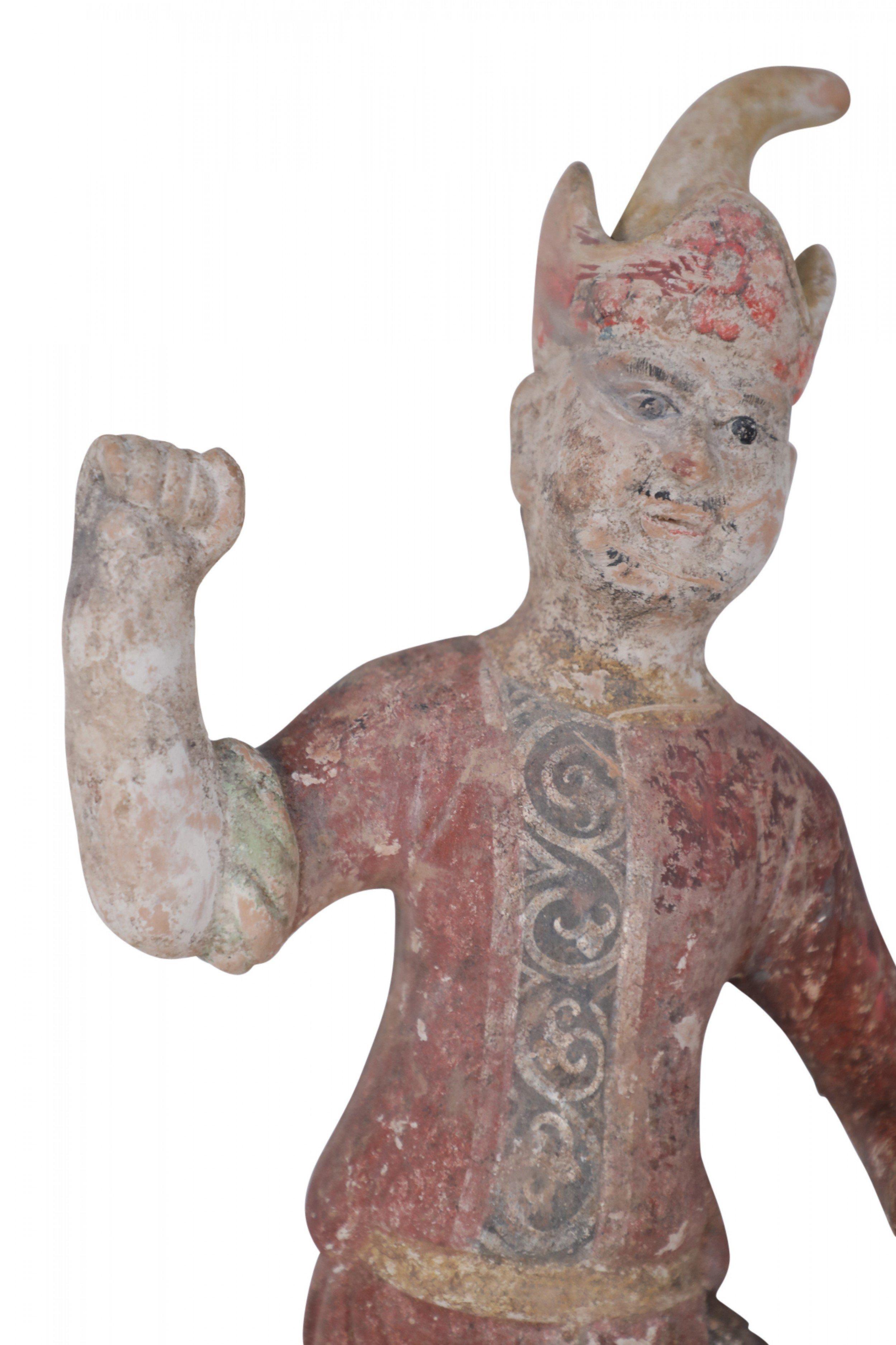 Chinesische Huren-Töpfer-Figur aus Terrakotta im Stil der Tang-Dynastie im Angebot 5