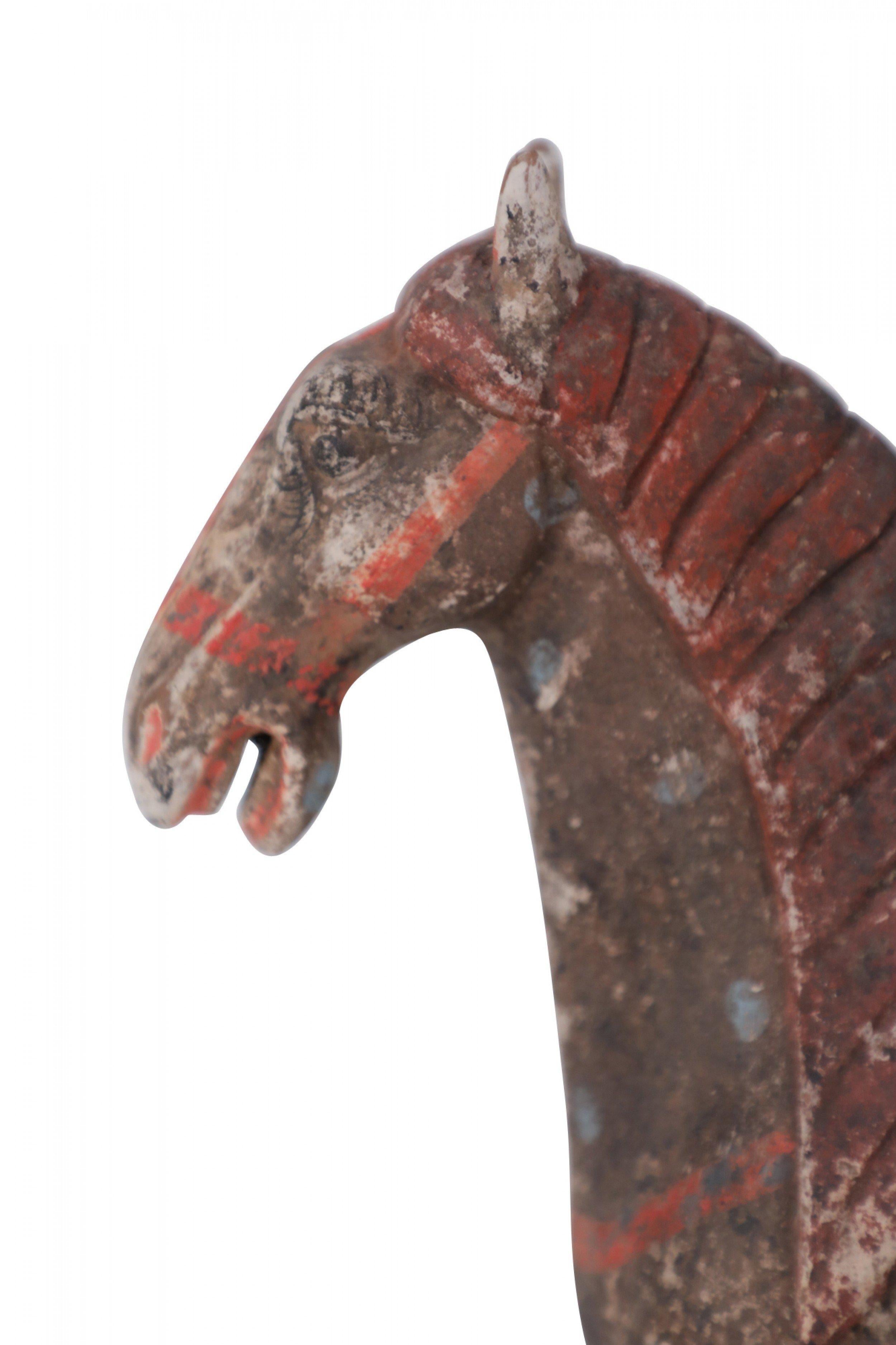Figure de cabane d'équitation et de cheval en terre cuite de style dynastie chinoise Tang en vente 3