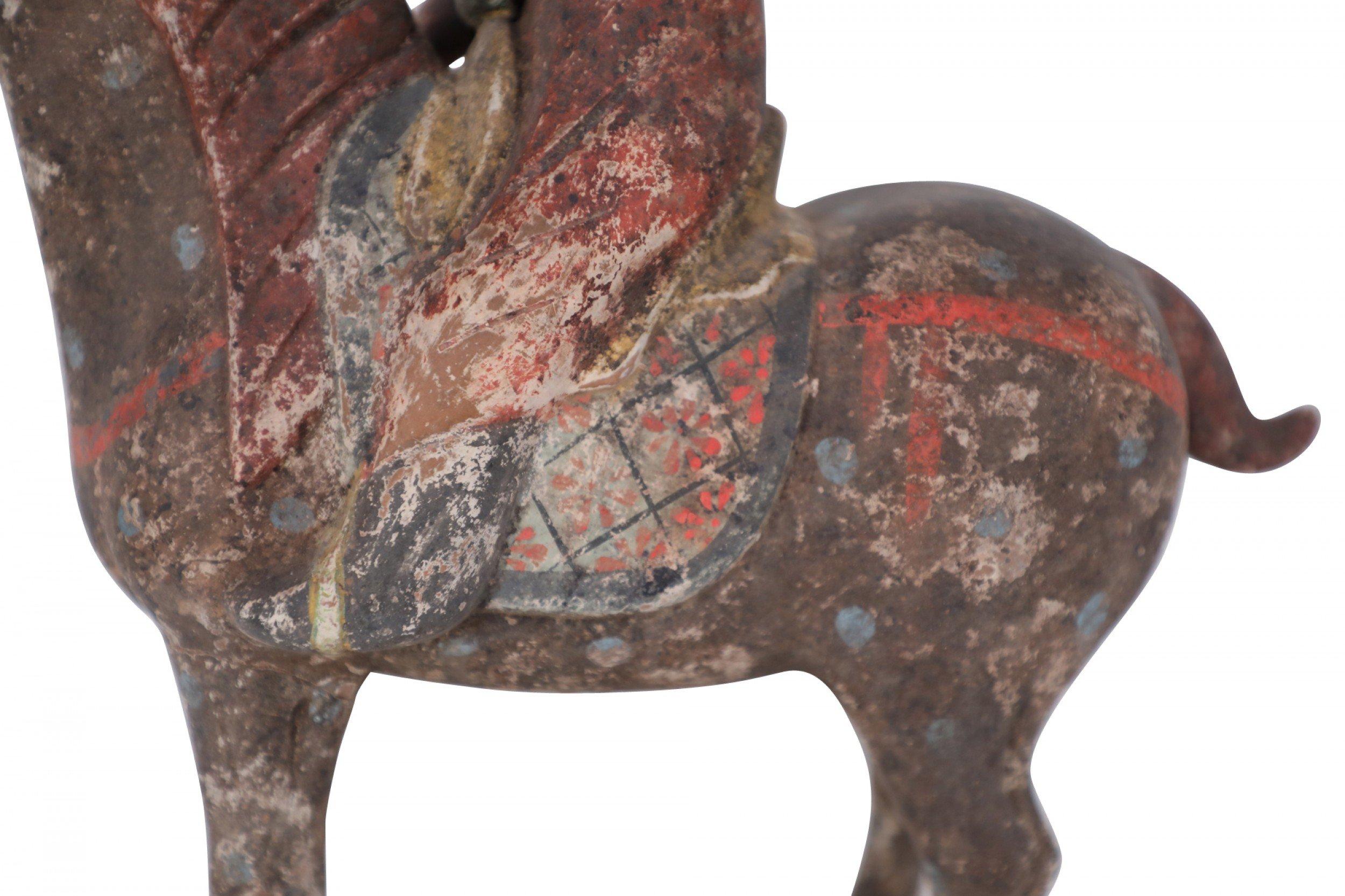 Figure de cabane d'équitation et de cheval en terre cuite de style dynastie chinoise Tang en vente 5