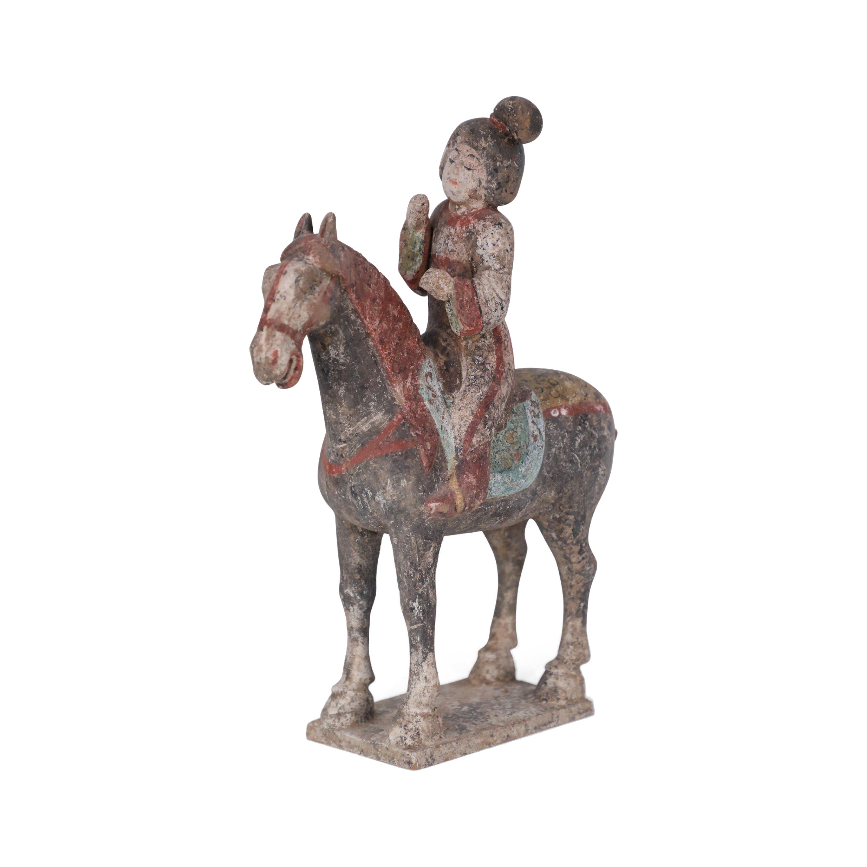 Figura di tomba di donna e cavallo in terracotta in stile Tang Dynasty cinese