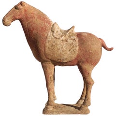 Cheval de guerre rouge en poterie terre cuite de la dynastie chinoise des Tang