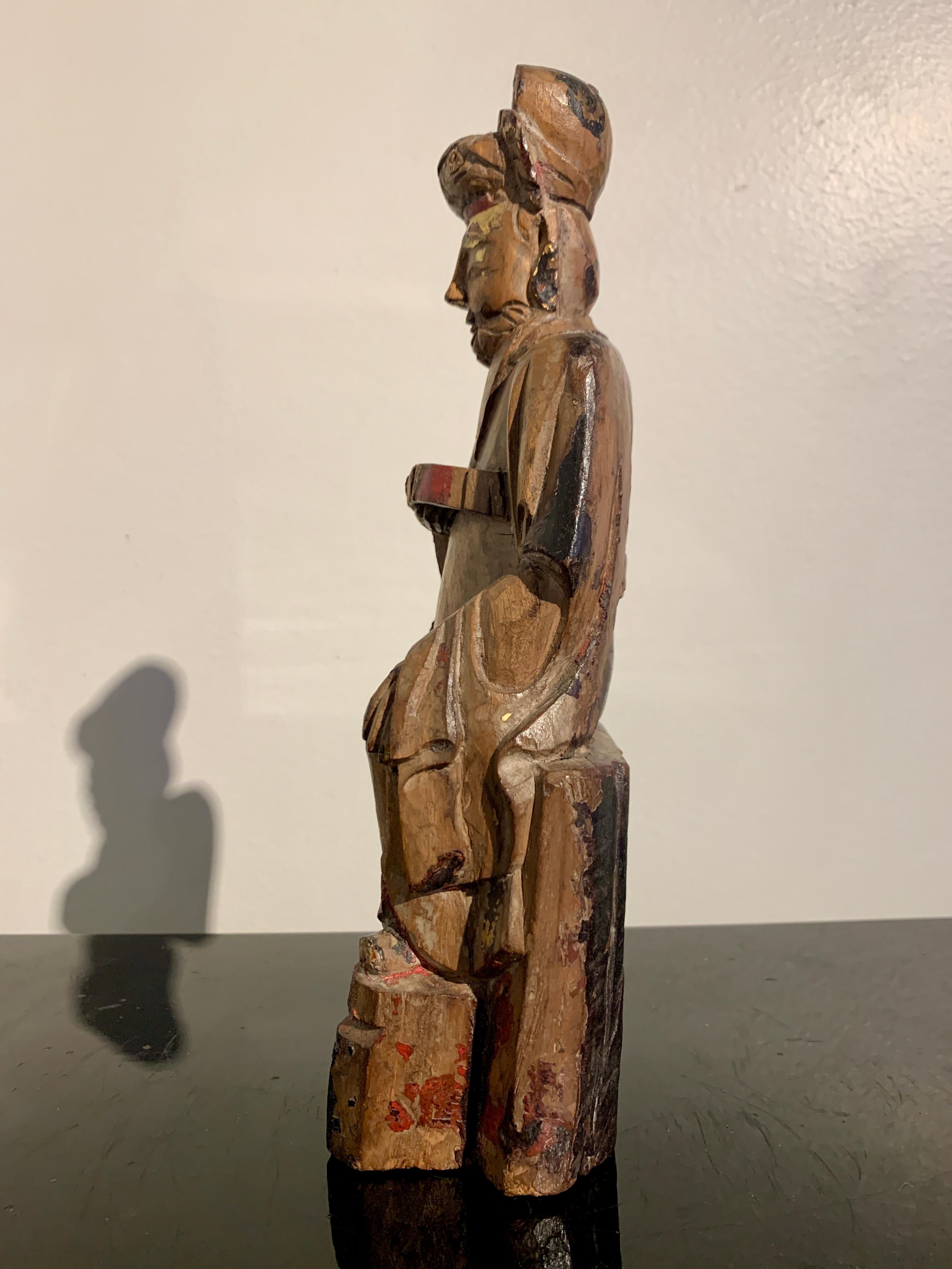 Chinese Taoist Carved Wood Deity, Ming/Qing Dynasty, mid 17th century, China In Fair Condition For Sale In Austin, TX