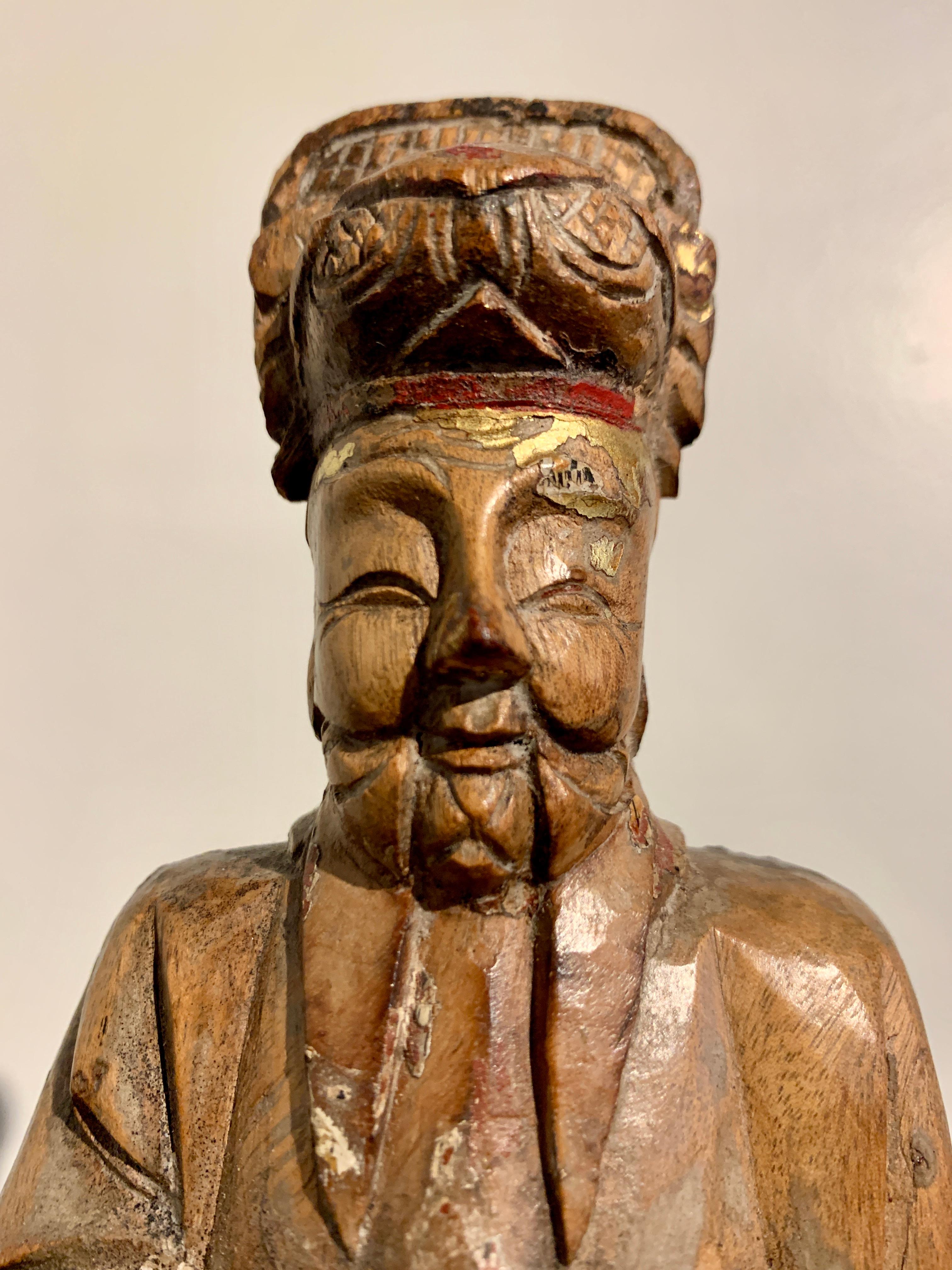 Chinesische taoistische geschnitzte Holzgottheit, Ming/Qing Dynasty, Mitte 17. Jahrhundert, China im Angebot 3