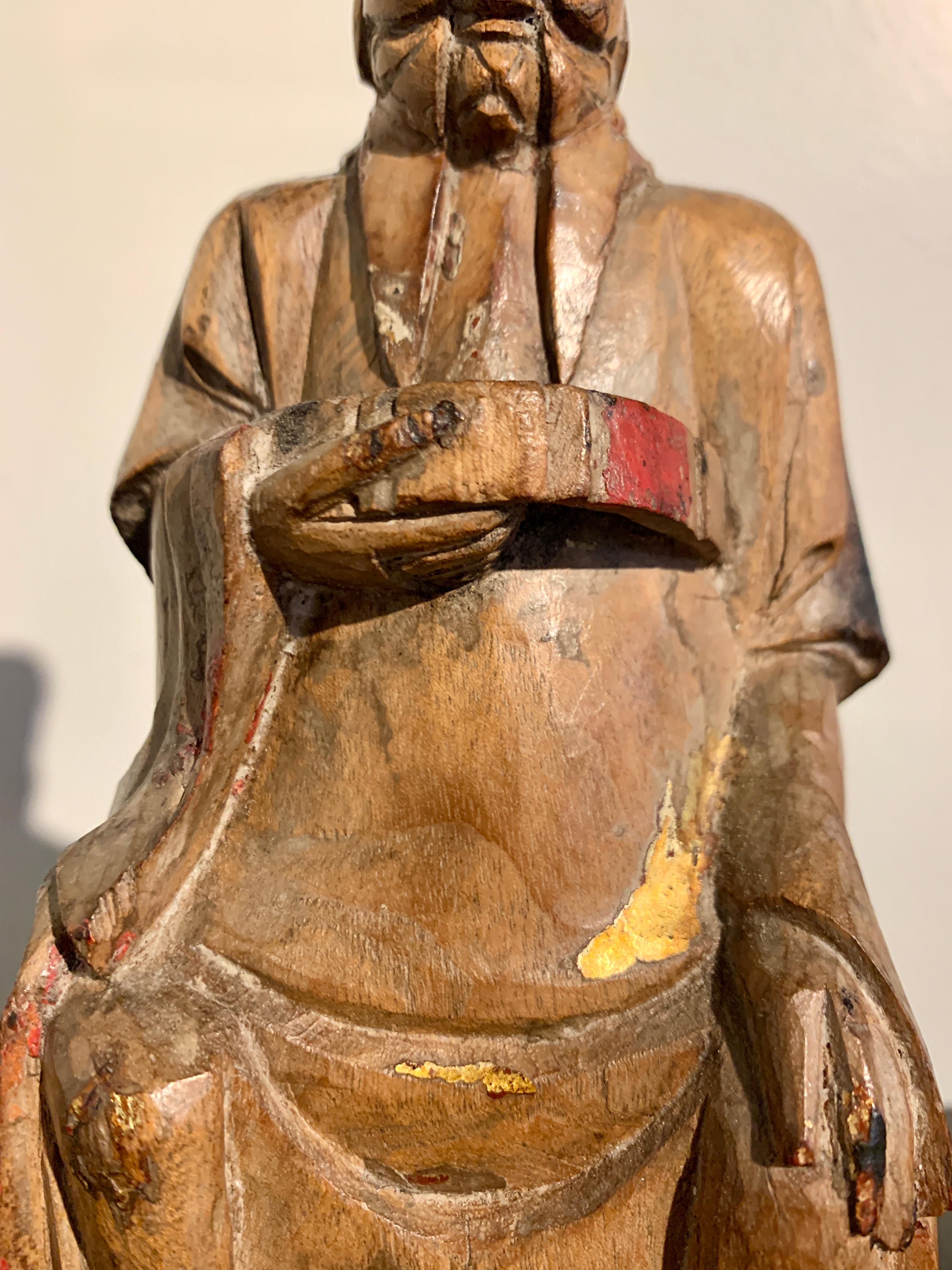 Chinesische taoistische geschnitzte Holzgottheit, Ming/Qing Dynasty, Mitte 17. Jahrhundert, China im Angebot 4