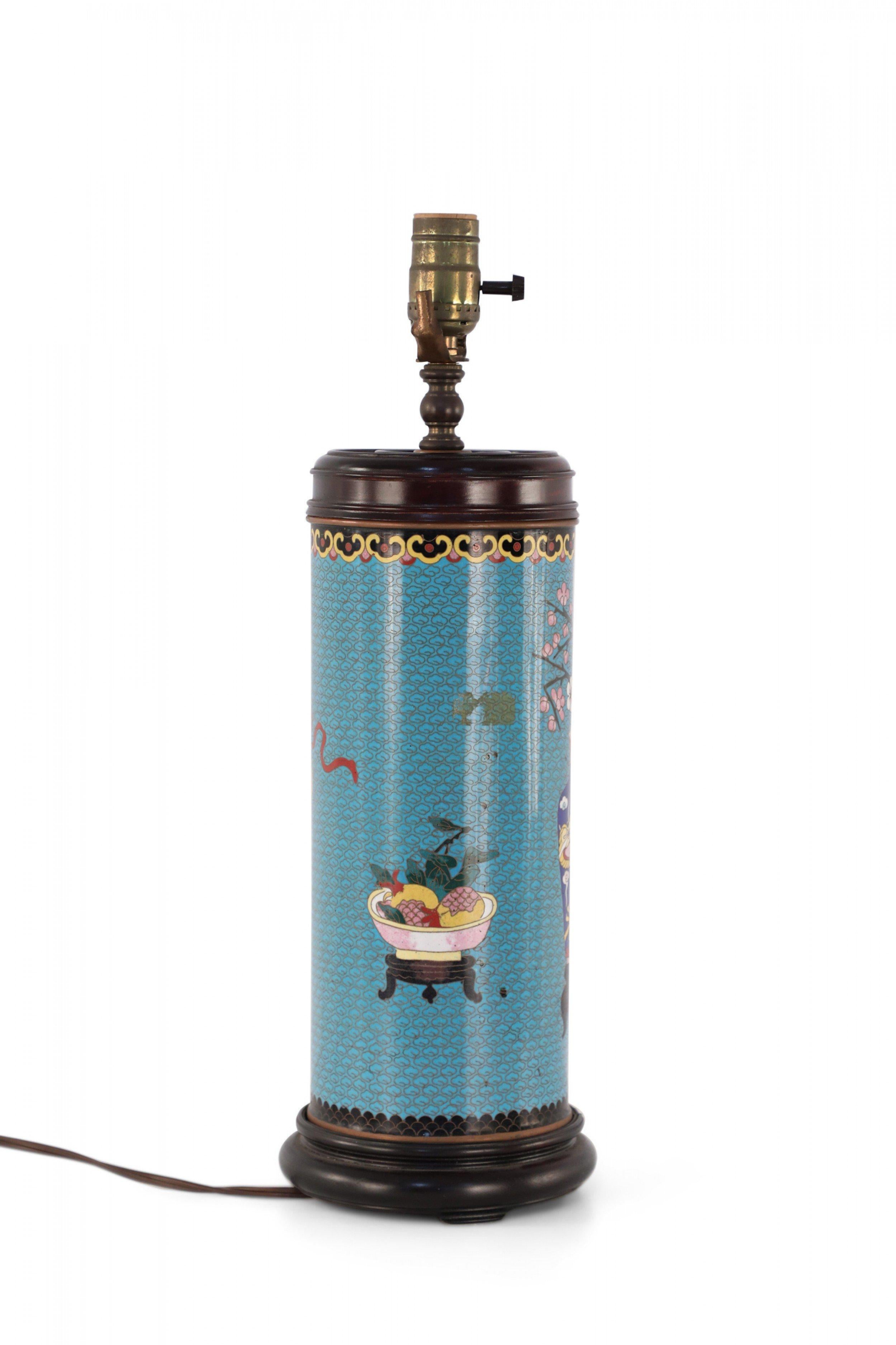 Chinese Teal Cylindrical Patterned Cloisonne Table Lamp In Good Condition For Sale In New York, NY