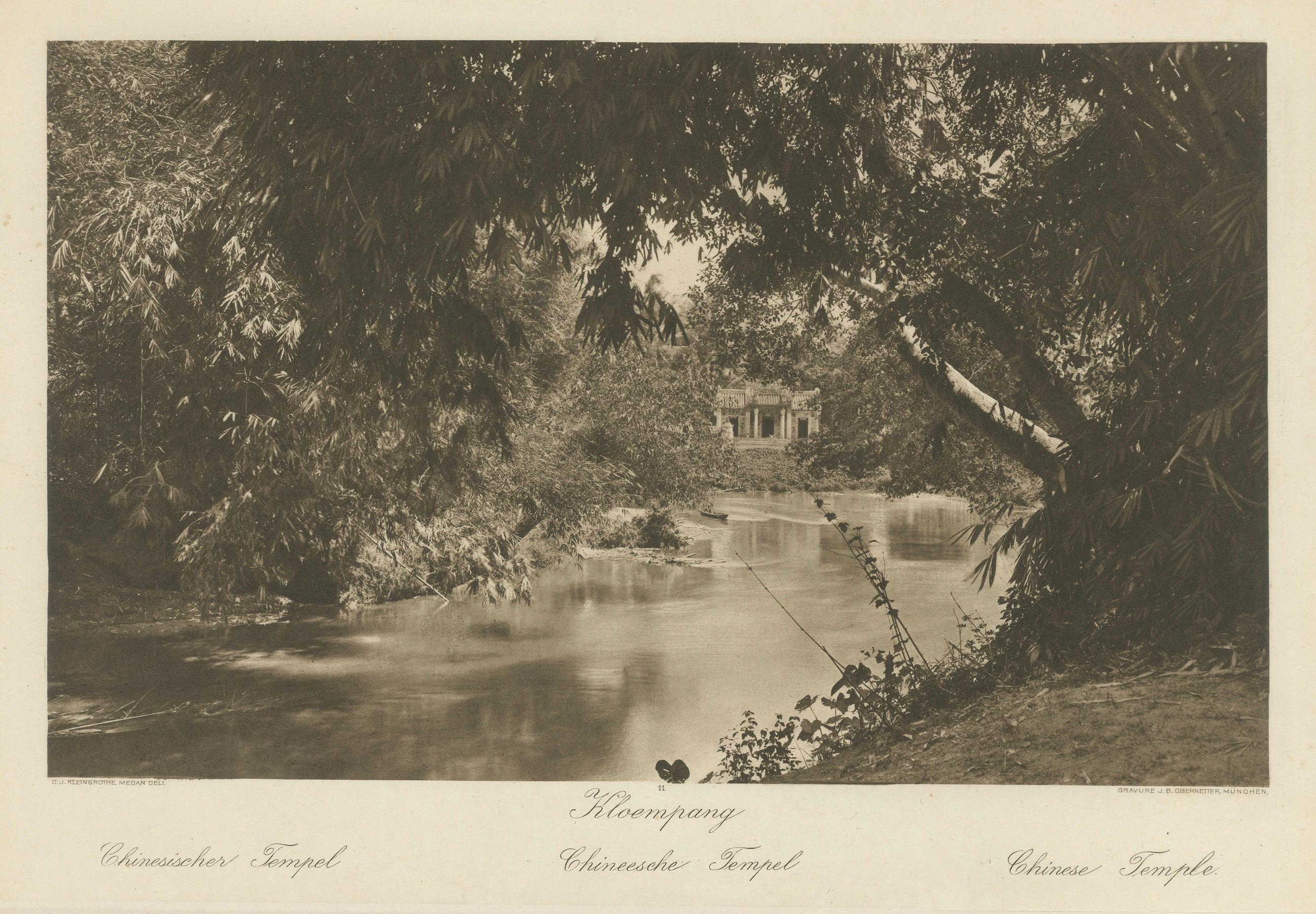 Olandese Tempio cinese lungo il fiume - Medan, Sumatra (1910 circa) in vendita