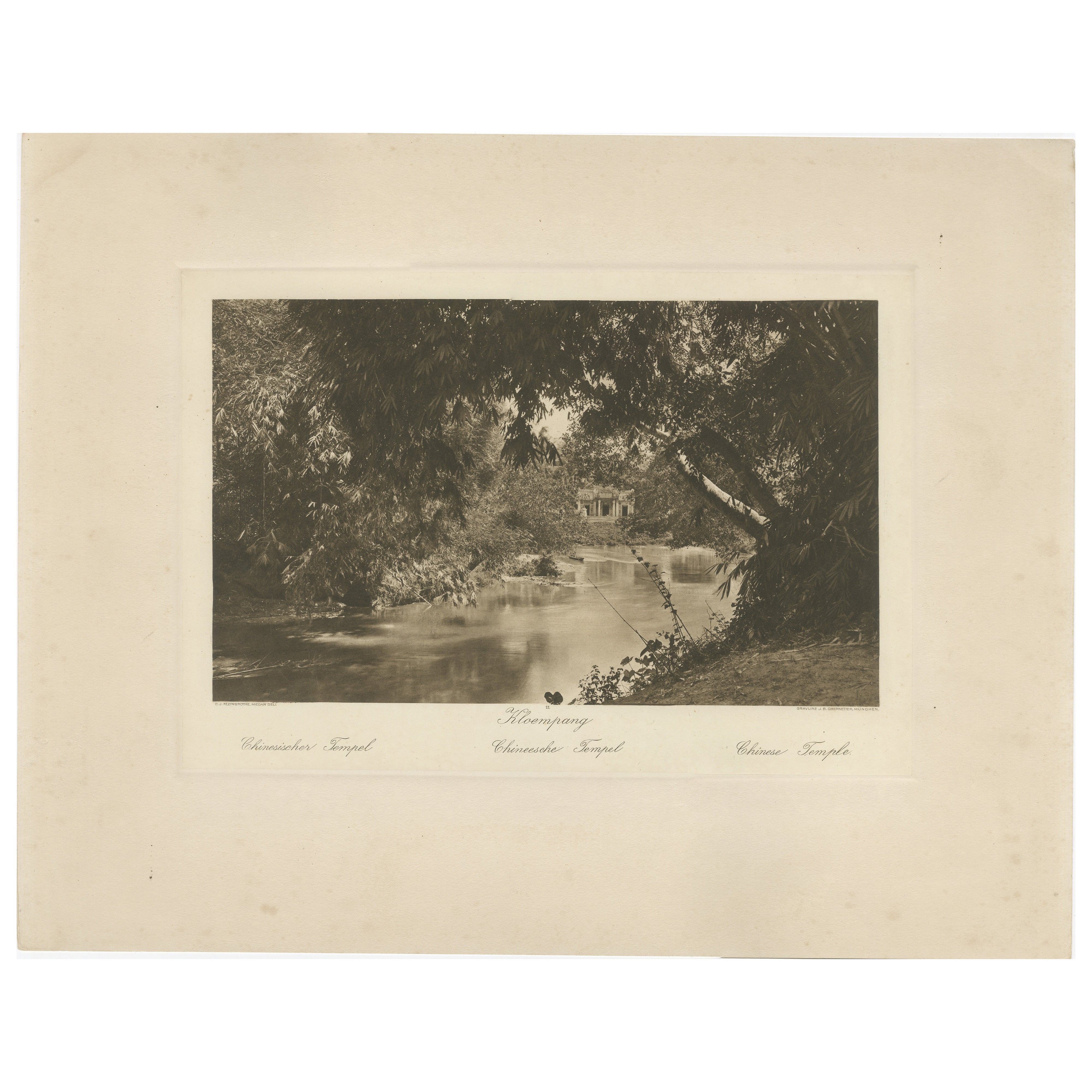 Tempio cinese lungo il fiume - Medan, Sumatra (1910 circa)