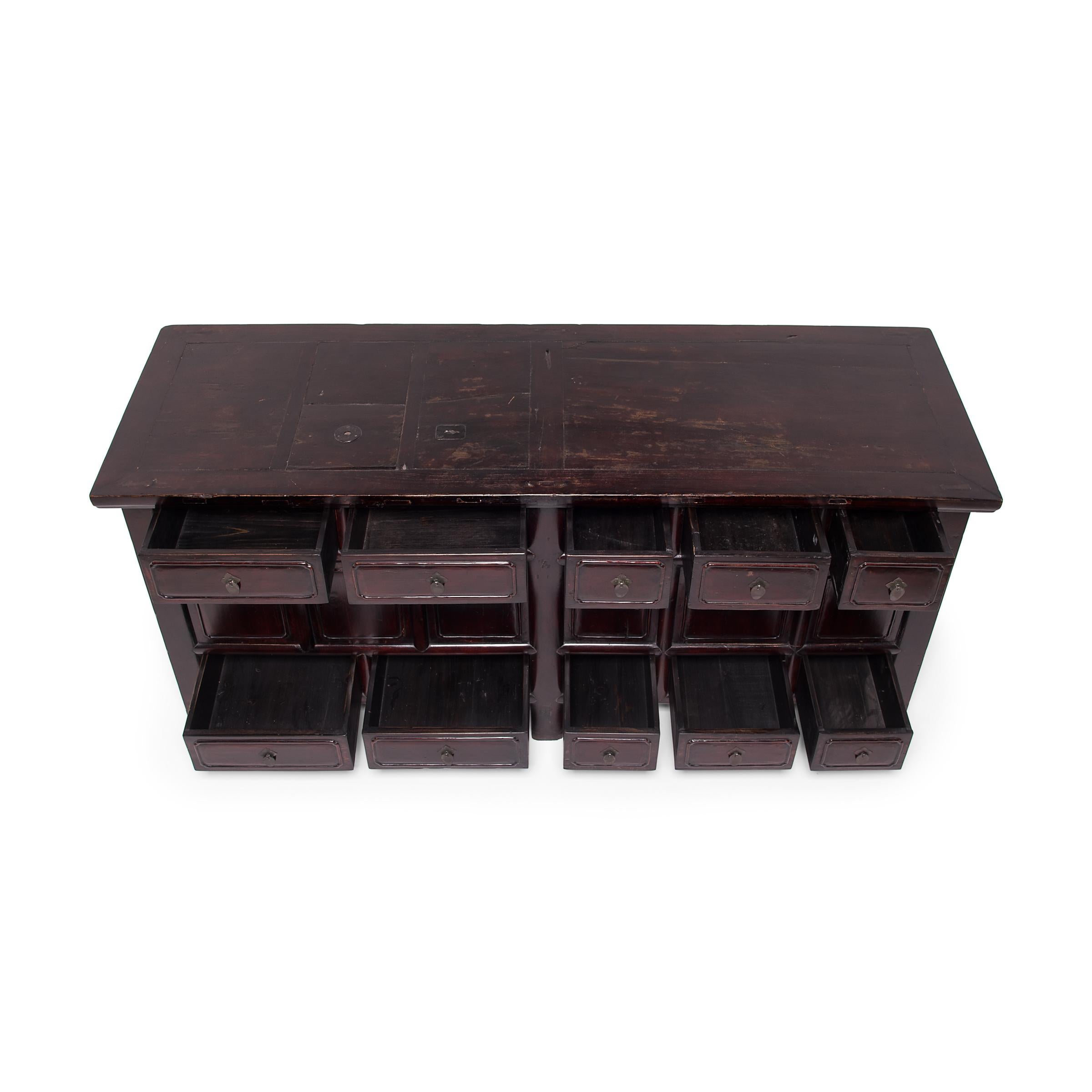 20th Century Chinese Ten-Drawer Lacquered Sideboard, c. 1900 For Sale