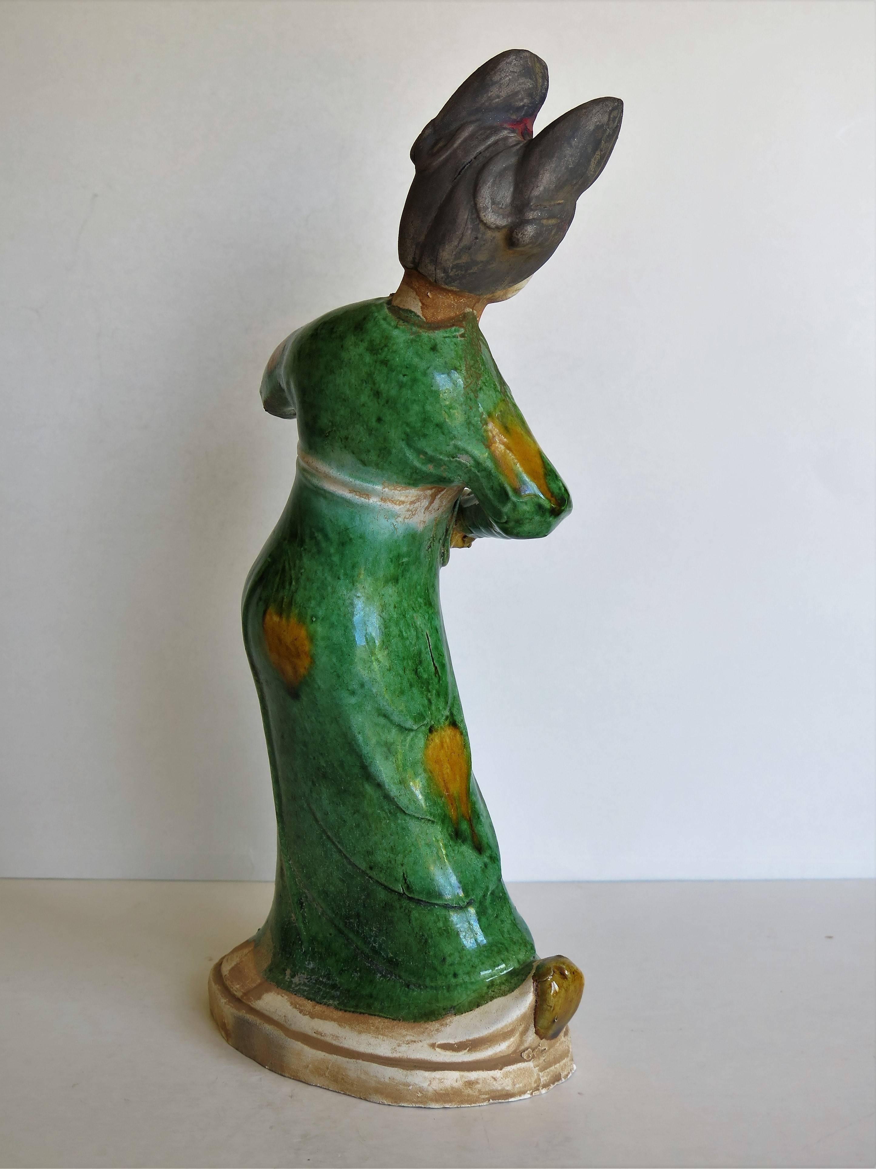 Chinese terracotta Figure Playing a Lute hand painted Polychrome enamels, Qing 2
