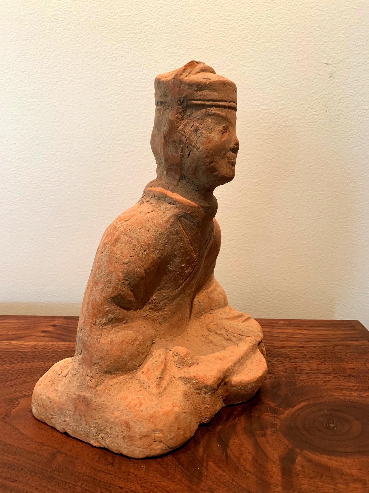 Chinois Figurine de tombeau chinoise en terre cuite Dynasty des Han de l'Est en vente