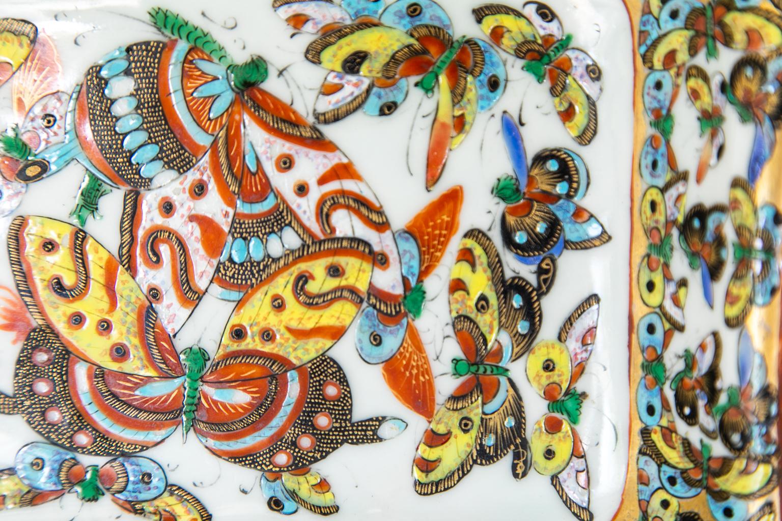 Chinese Thousand Butterfly Dish In Good Condition For Sale In Wilson, NC