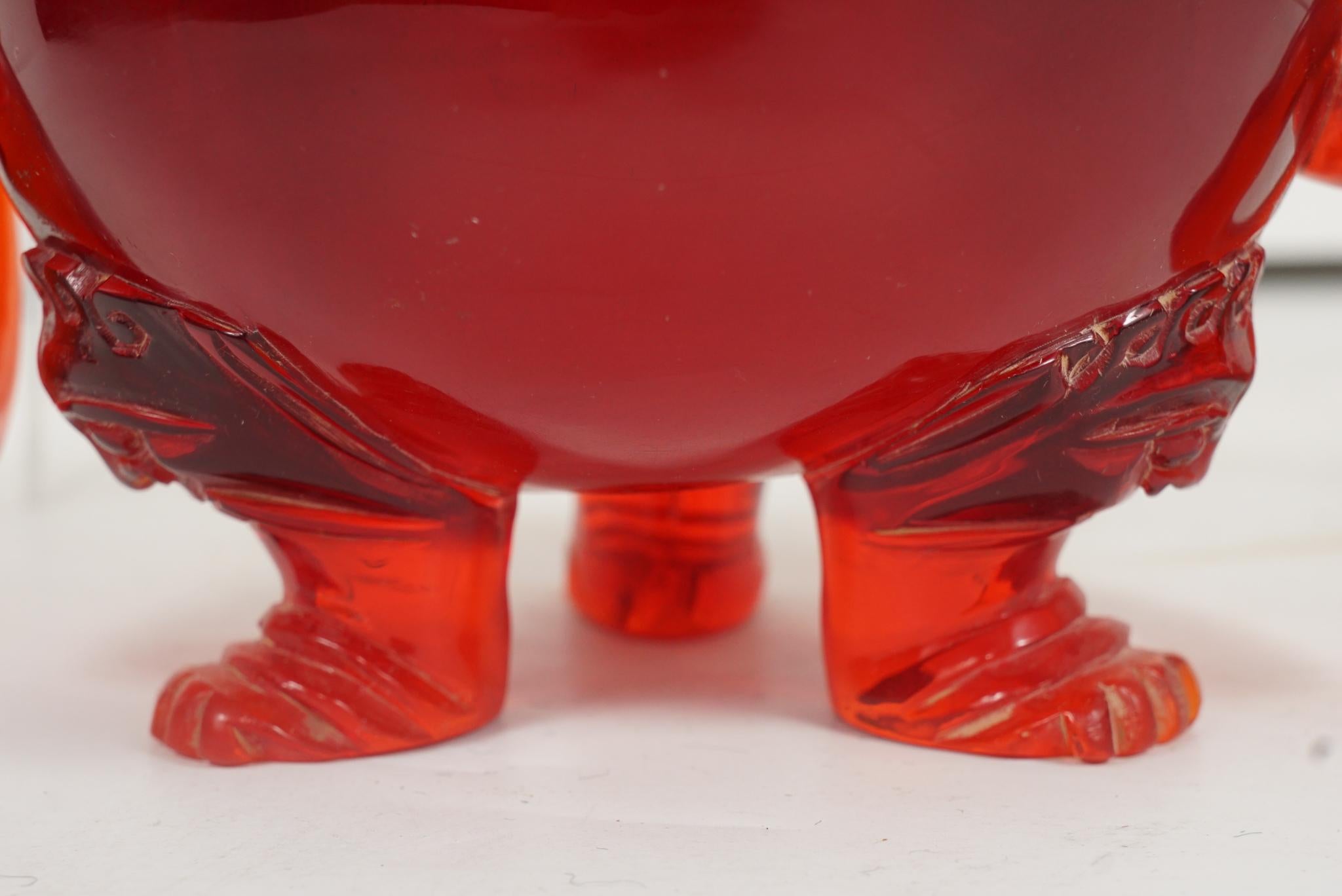 Chinese Three-Piece Garniture Carved in Created Cherry Amber 7
