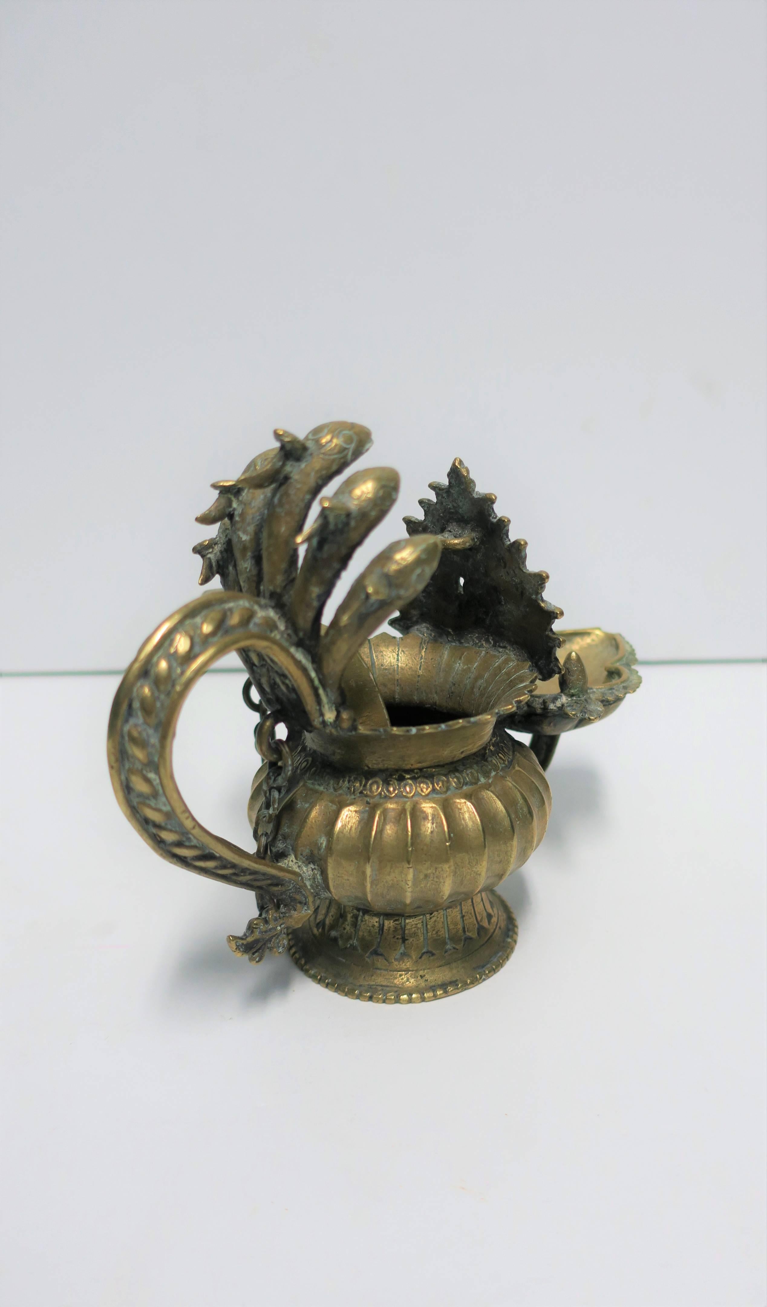 XX secolo Lampada a olio nepalese Sukunda in bronzo da cerimonia in vendita