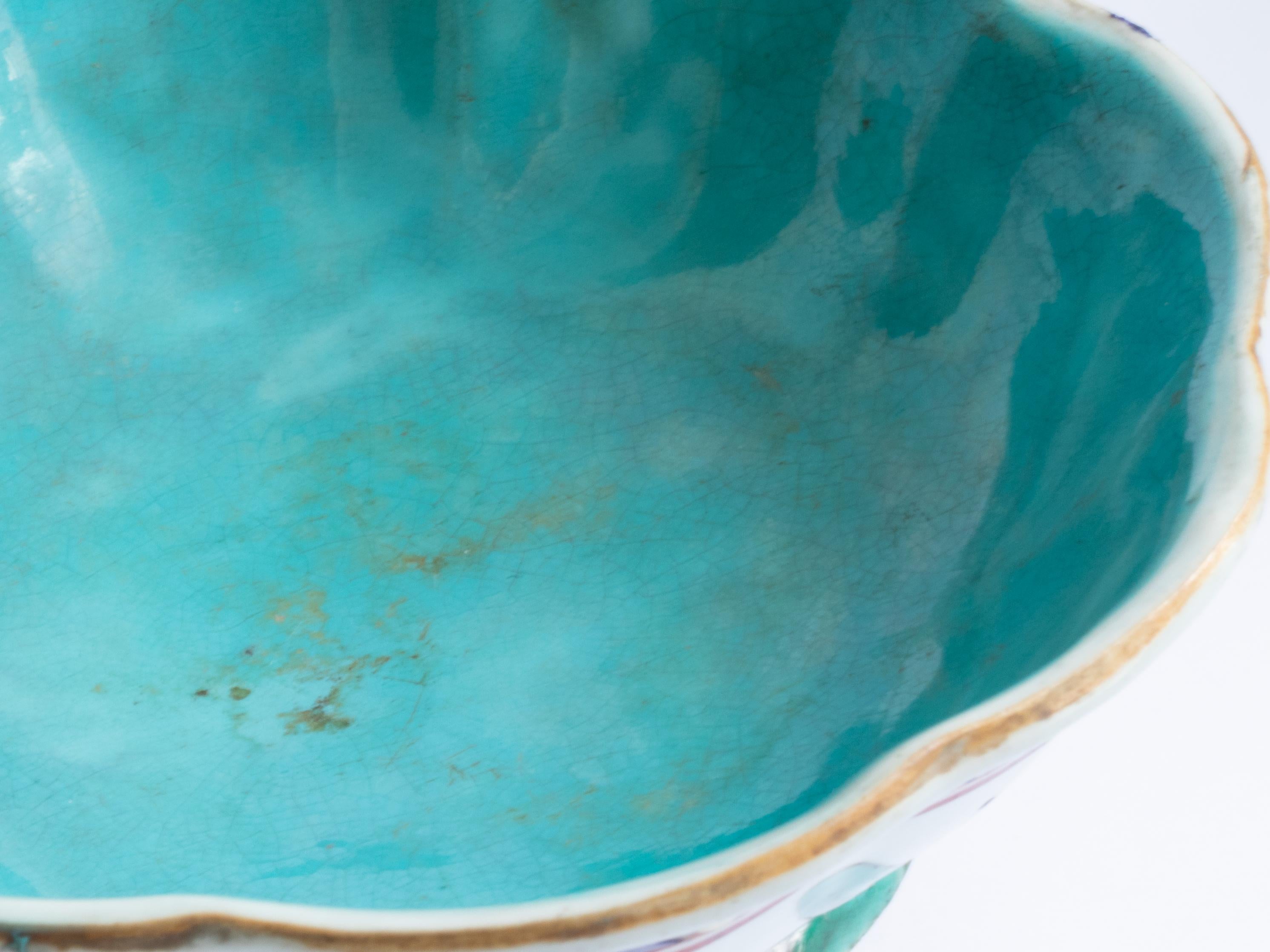 Chinesische geblümte Tongzhi-Servierschale, türkisfarbene Glasur, 1800er Jahre im Angebot 1
