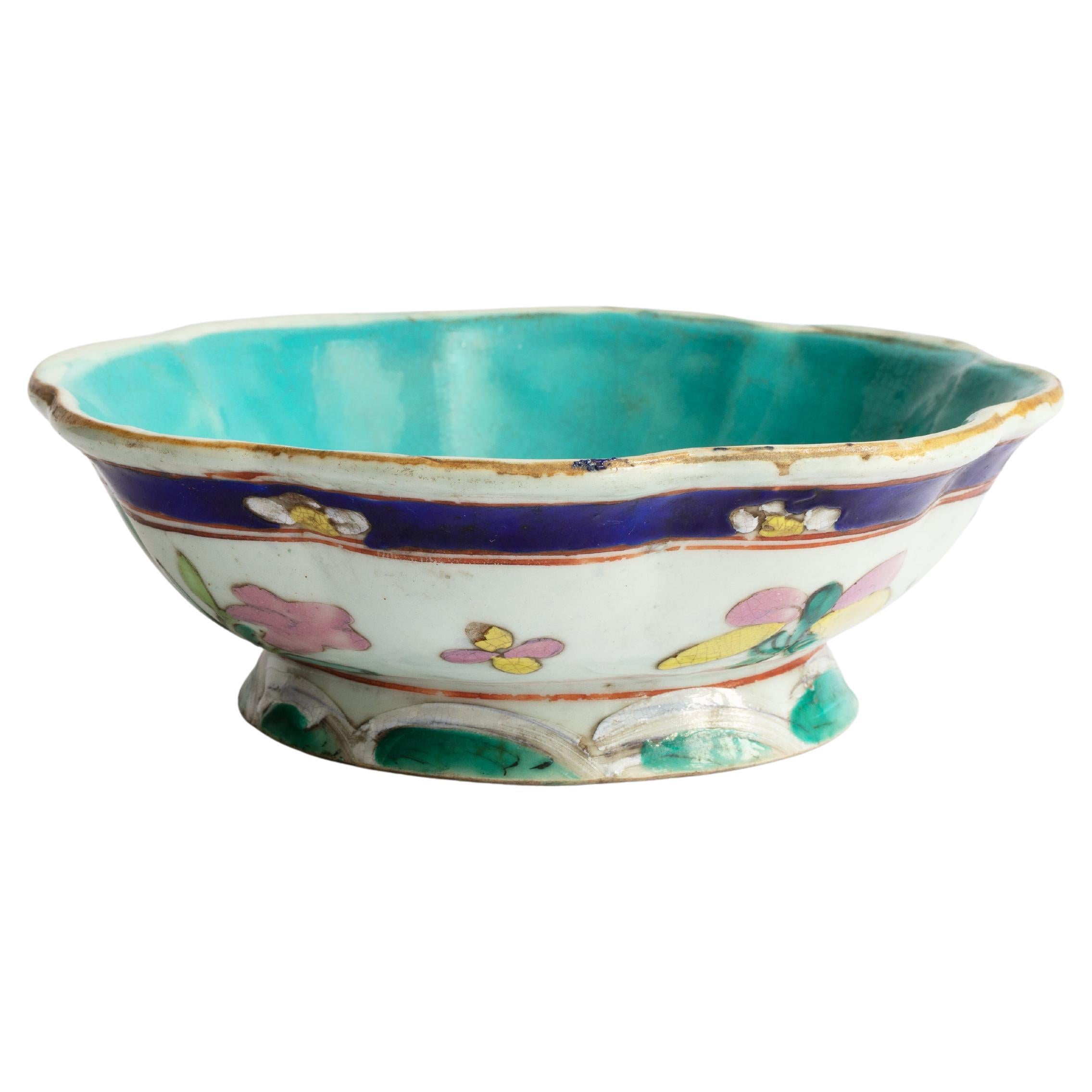 Chinesische geblümte Tongzhi-Servierschale, türkisfarbene Glasur, 1800er Jahre im Angebot