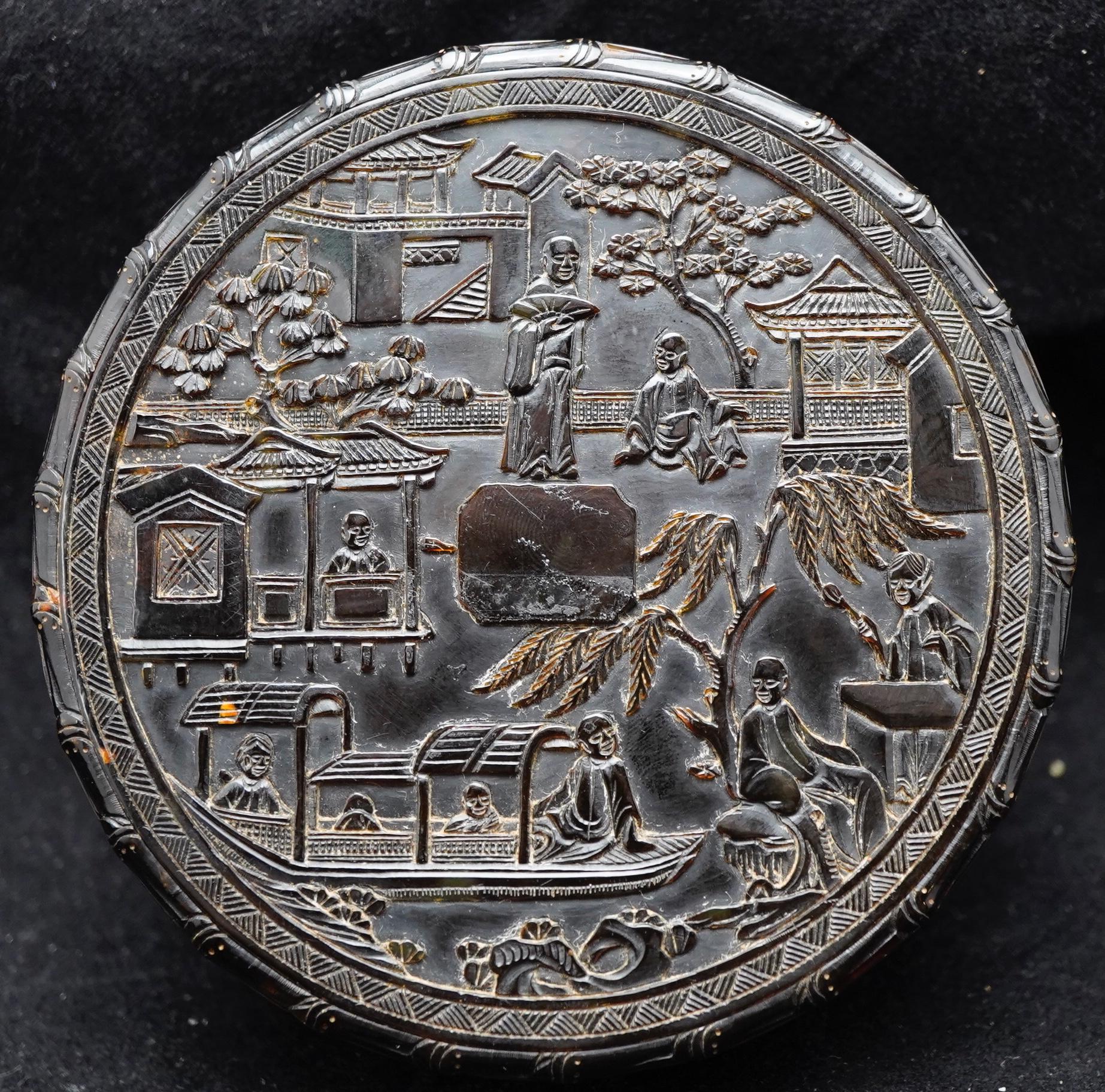 Fein geschnitzte chinesische Schildpatt-Schachtel, Kanton 1840 im Zustand „Hervorragend“ im Angebot in Gainesville, FL