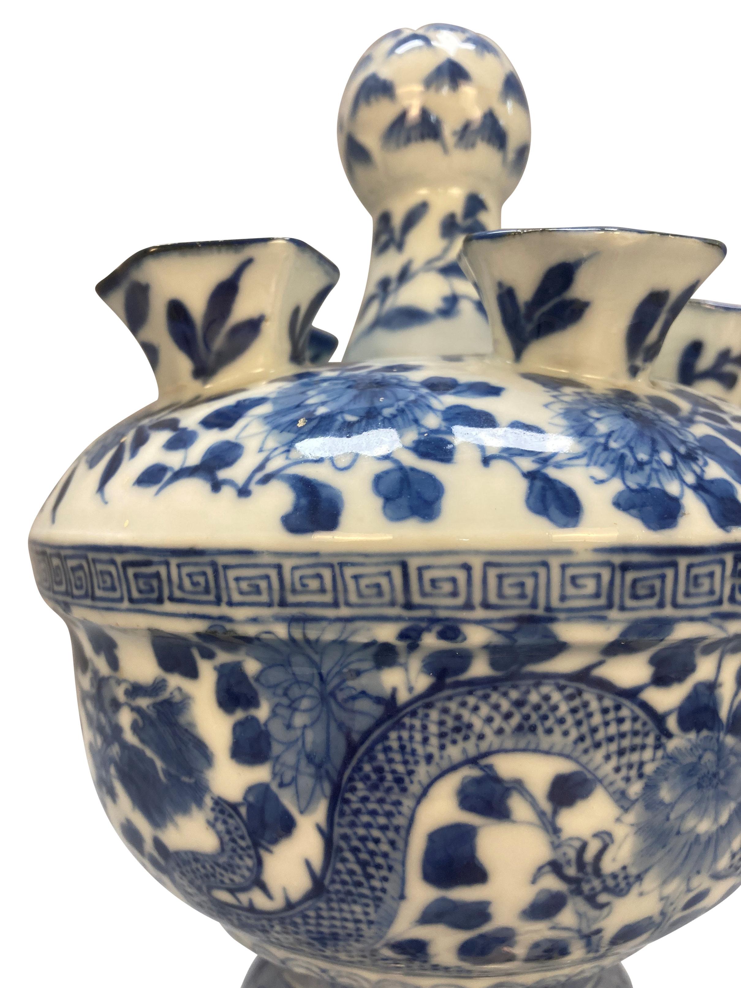 Chinois Tulipiere chinoise avec une marque Qianglong à quatre caractères en vente