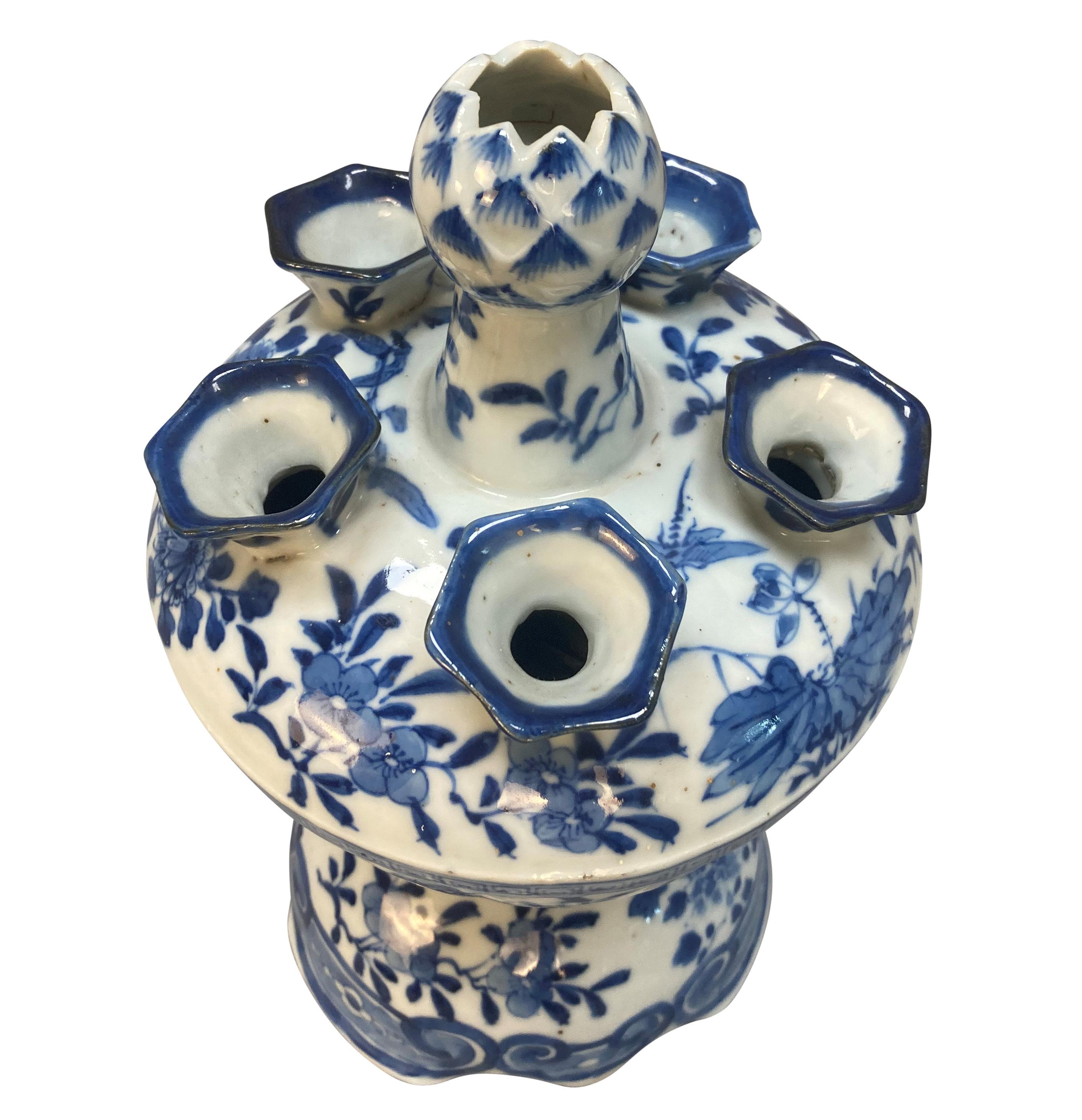 Porcelaine Tulipiere chinoise avec une marque Qianglong à quatre caractères en vente