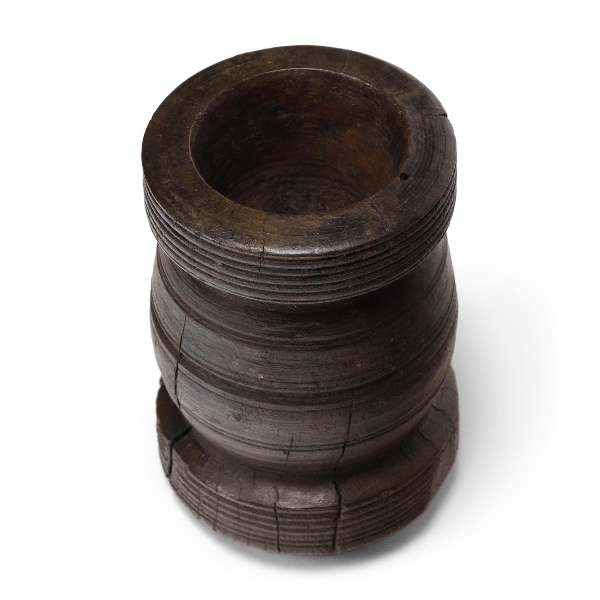 Mortero chino de madera torneada, c. 1900 Primitivo en venta