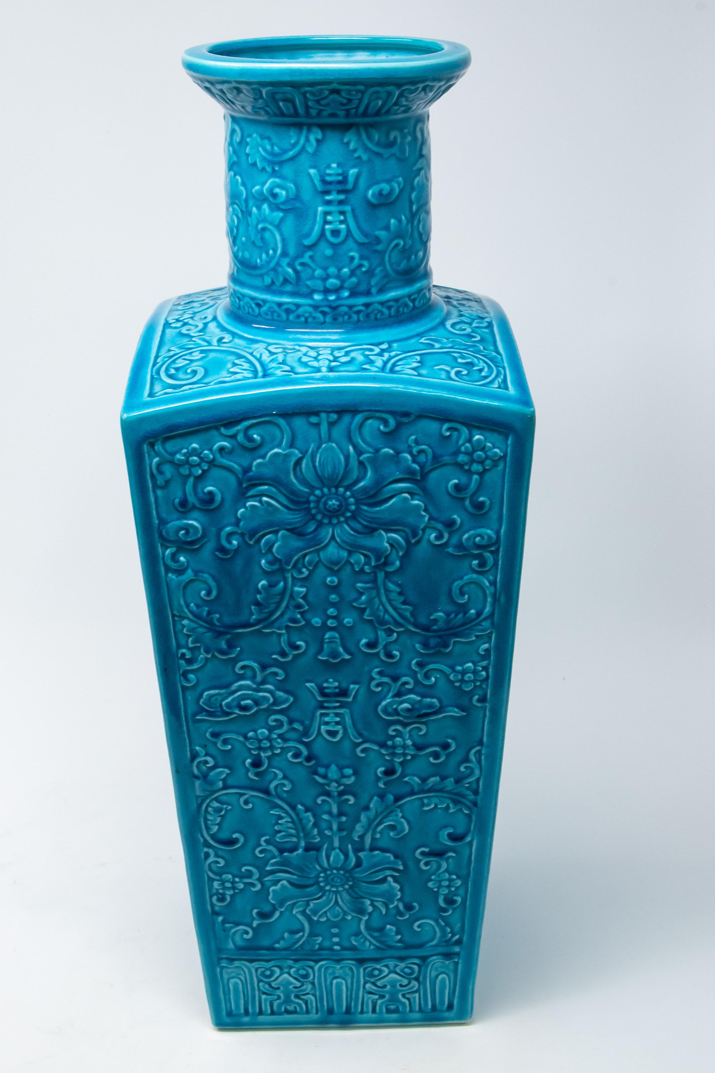 Chinesische türkisblaue glasierte, monochromierte, quadratische Vase aus der Qing-Dynastie (Gebrannt) im Angebot
