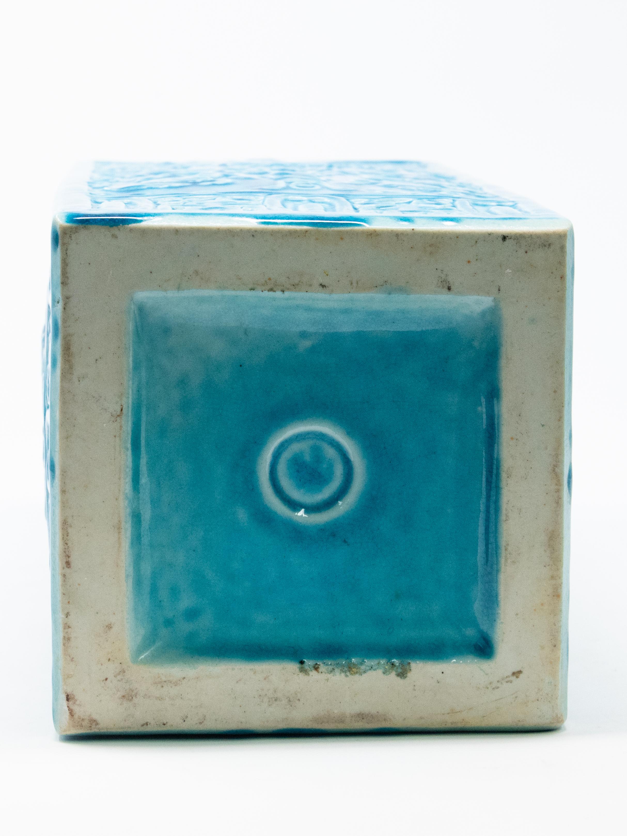 Chinesische türkisblaue glasierte, monochromierte, quadratische Vase aus der Qing-Dynastie im Angebot 3
