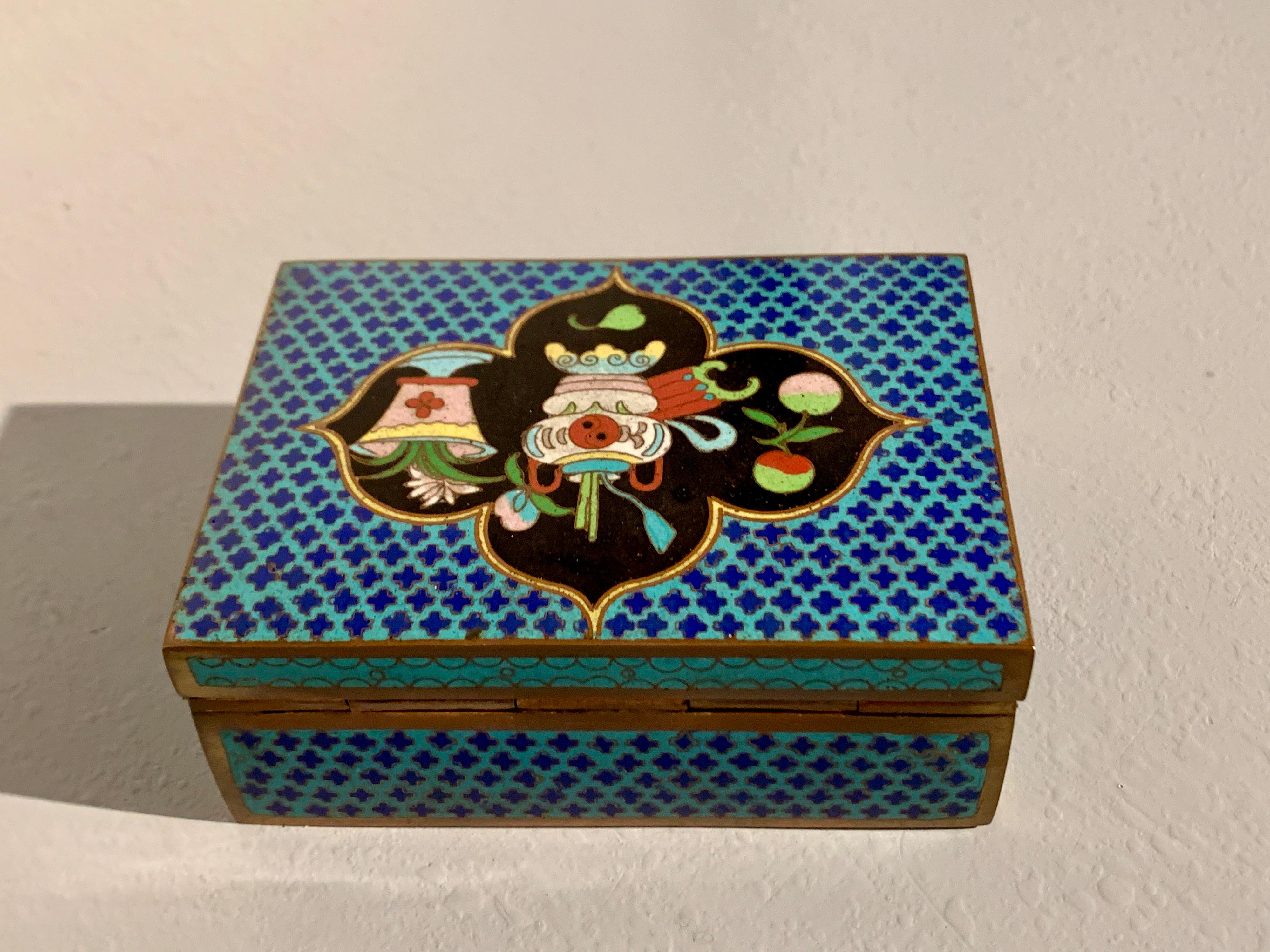 Qing Chinese Turquoise Cloisonne Trinket Box, Republic Period, c 1920, China For Sale