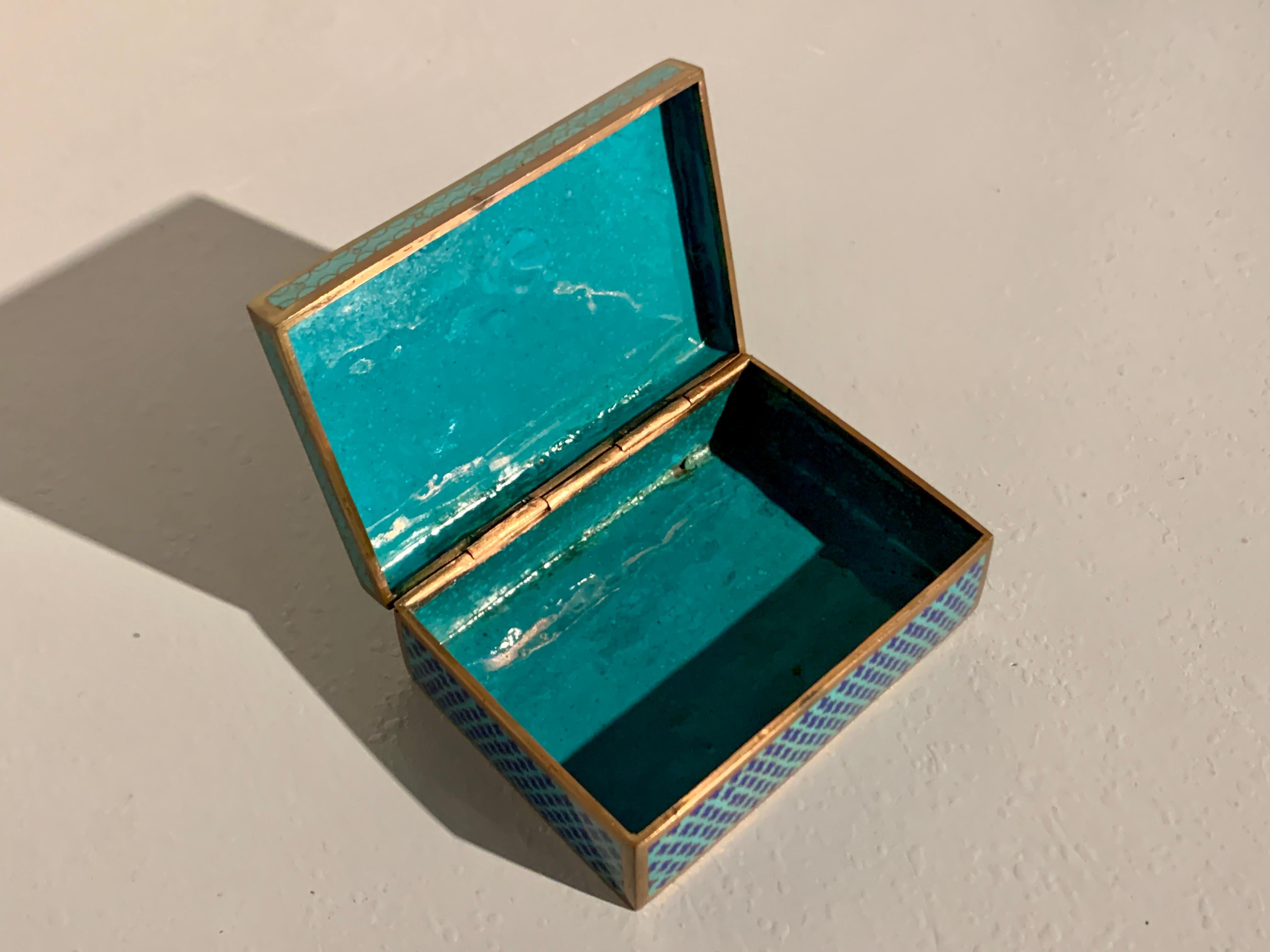 Chinese Turquoise Cloisonne Trinket Box, Republic Period, c 1920, China In Good Condition For Sale In Austin, TX